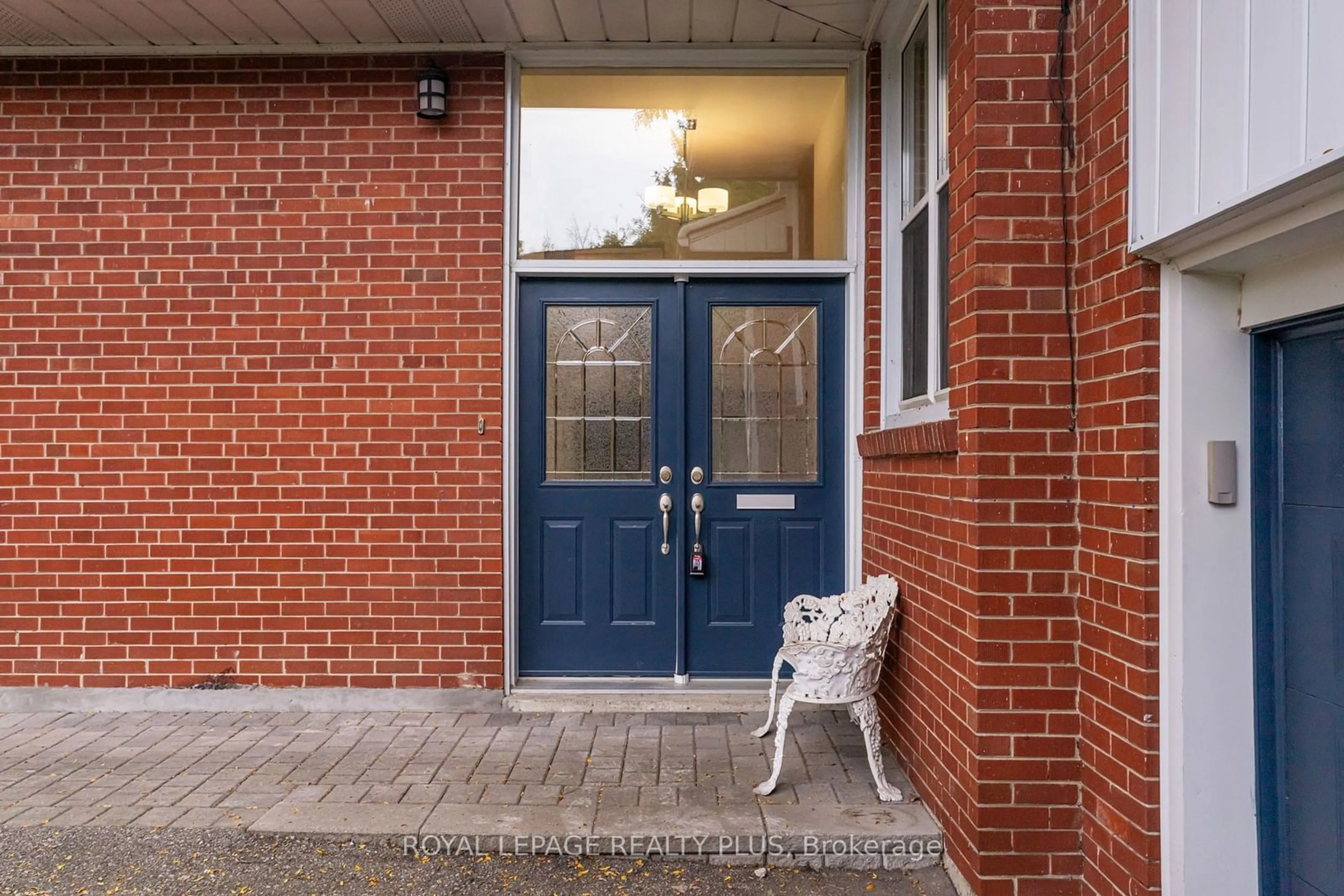 Indoor entryway for 15 Mossford Crt, Toronto Ontario M9B 5T3