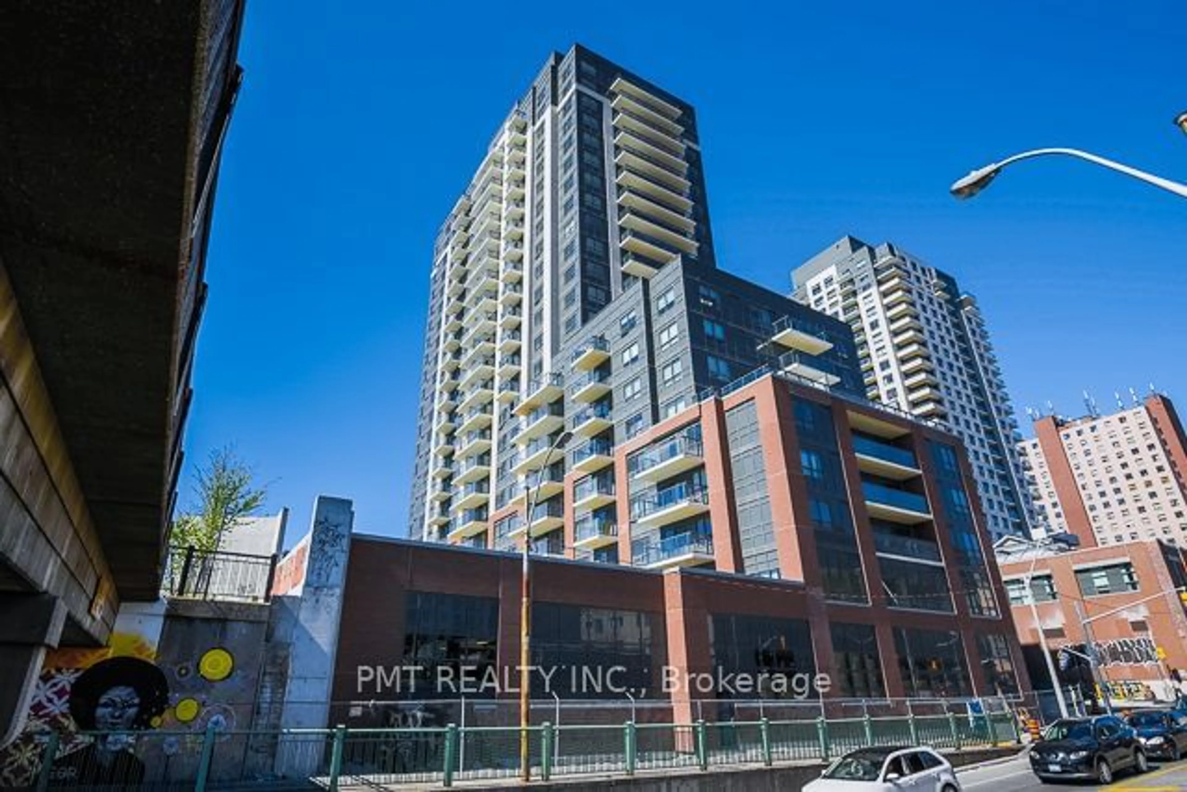 Patio, building for 1420 Dupont St #1609, Toronto Ontario M6H 0C2