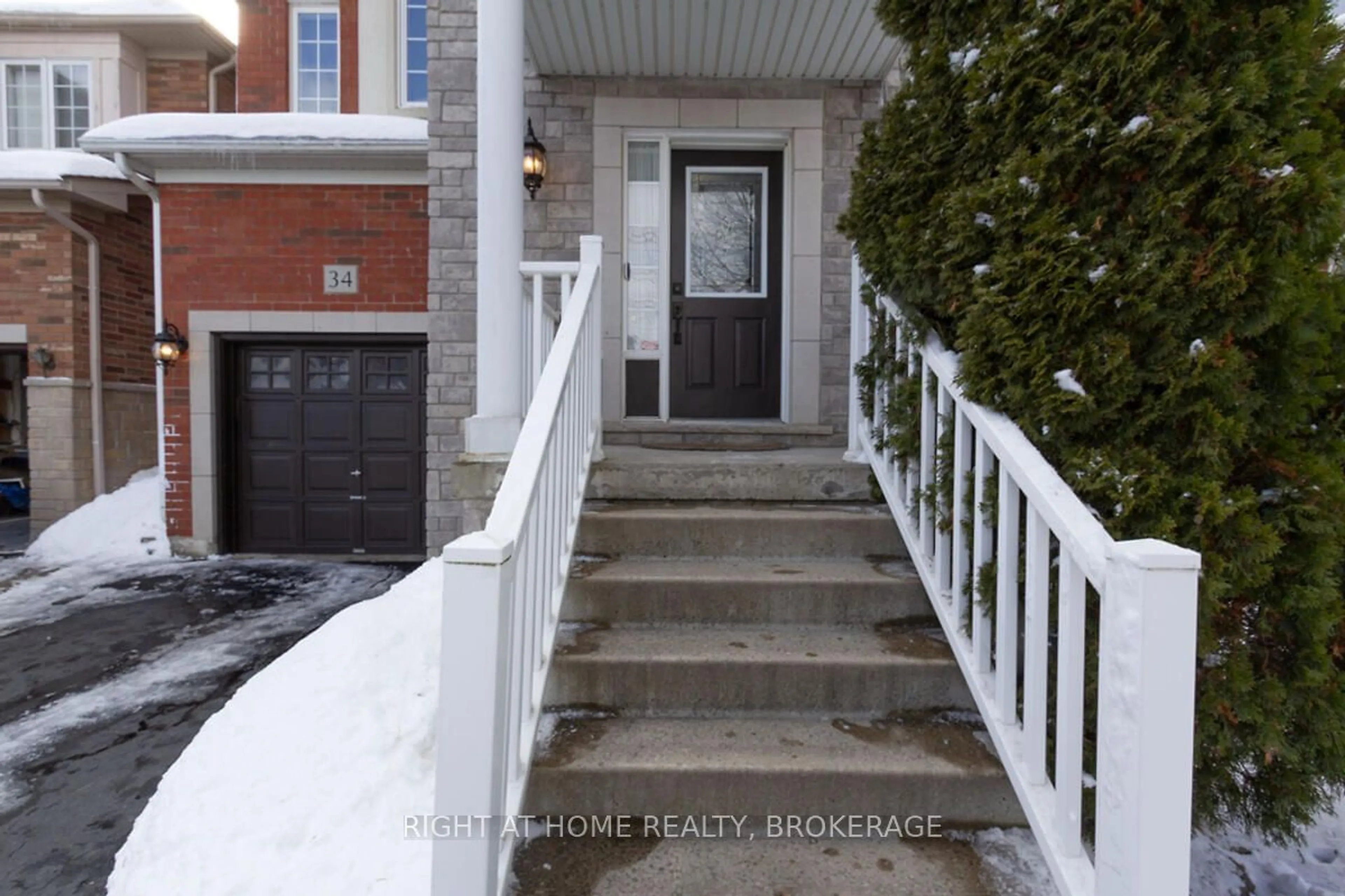 Indoor entryway for 34 Penbridge Circ, Brampton Ontario L7A 2P9