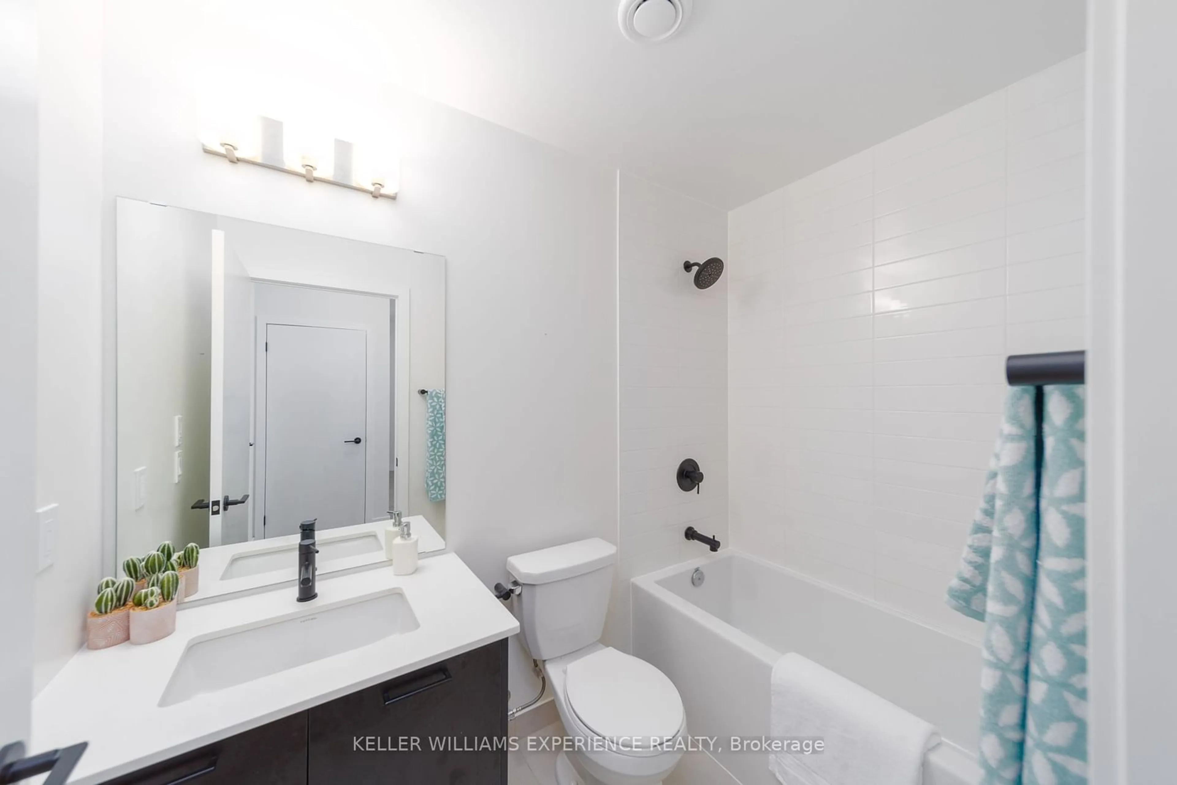 Standard bathroom, ceramic/tile floor for 2300 St Clair Ave #118, Toronto Ontario M6N 0B3