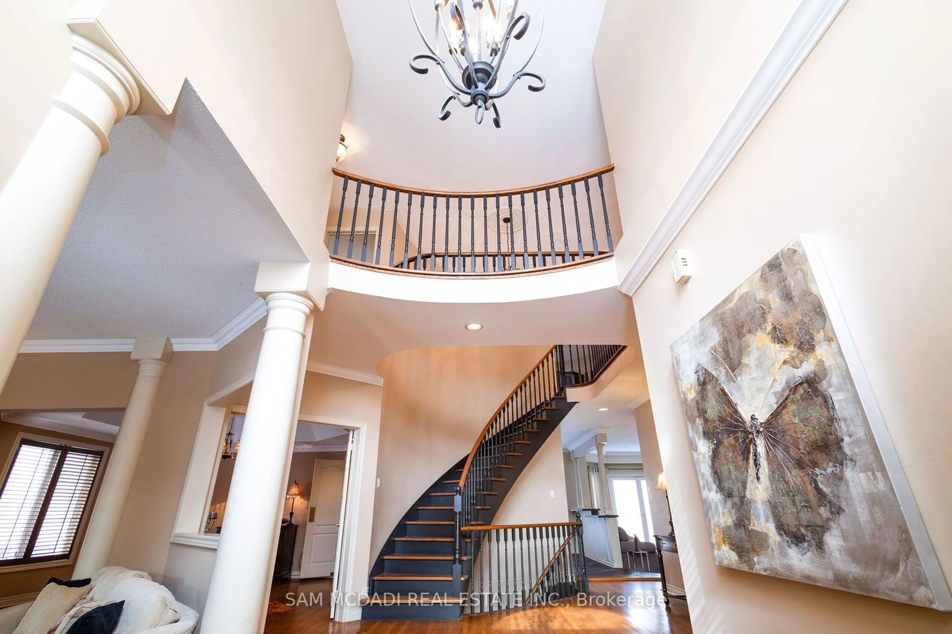 Indoor foyer for 5179 Elmridge Dr, Mississauga Ontario L5M 5A4