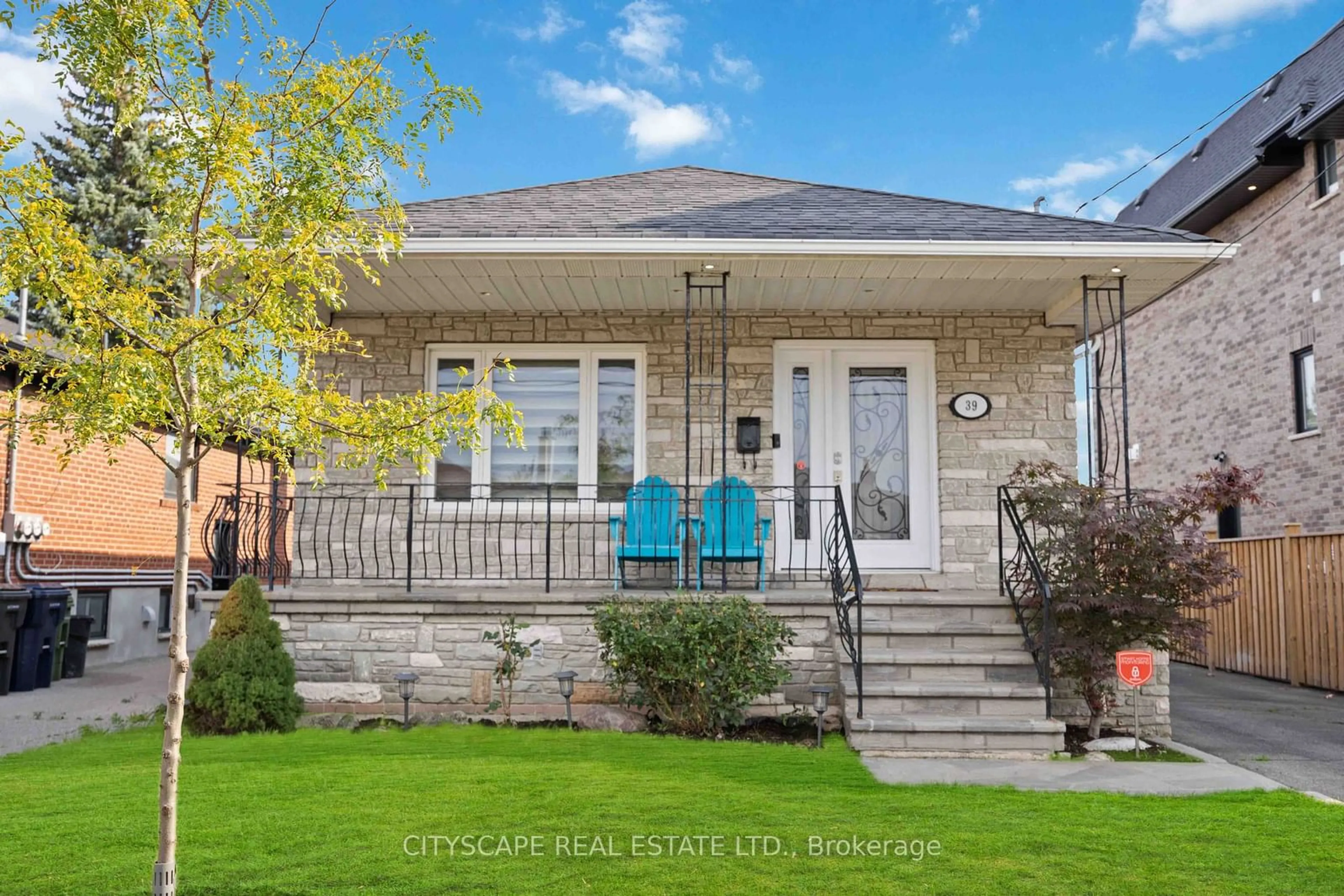 Home with brick exterior material, street for 39 Bentworth Ave, Toronto Ontario M6A 1P1