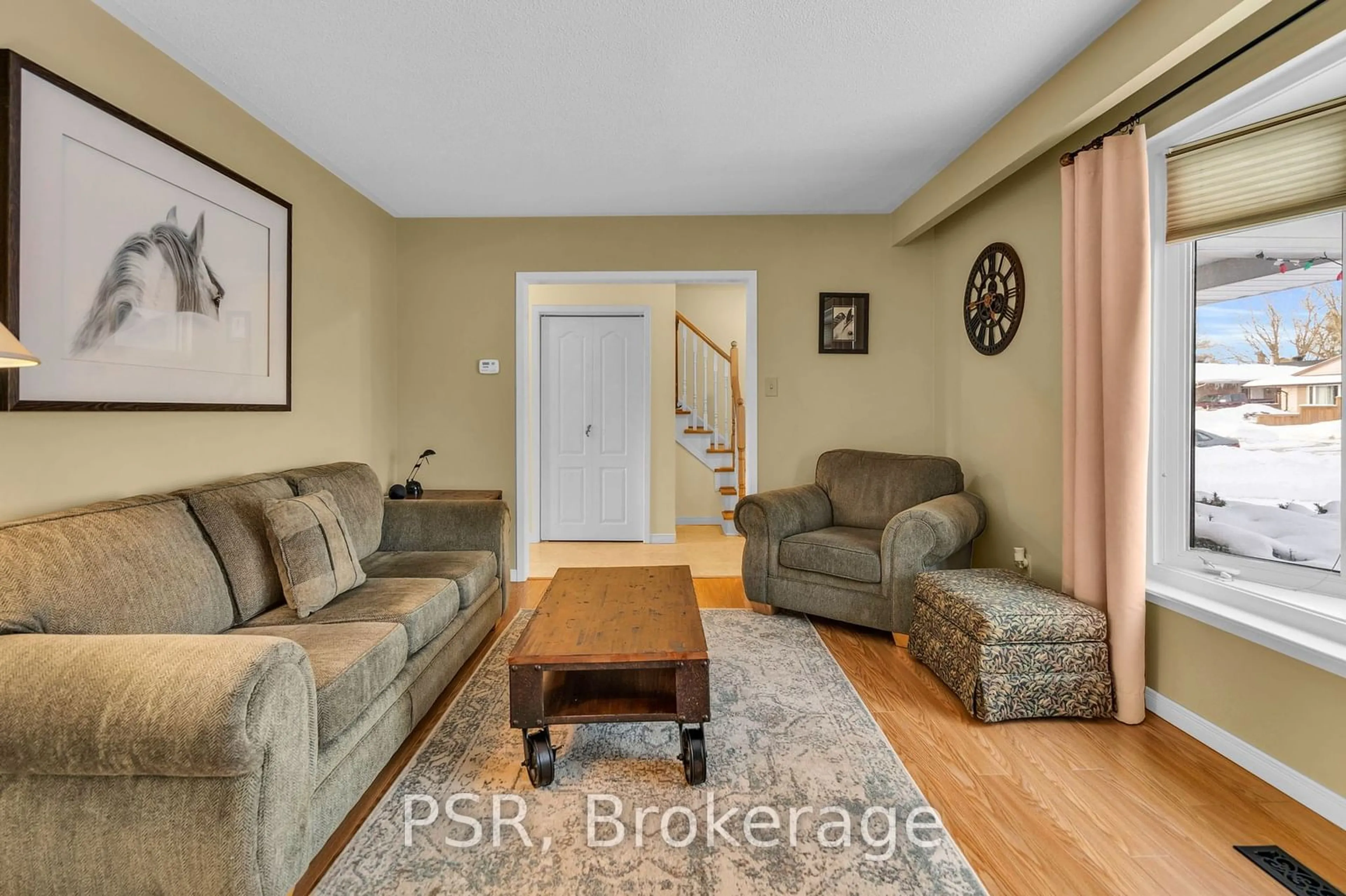 Living room with furniture, unknown for 76 Shirley St, Orangeville Ontario L9W 2T6