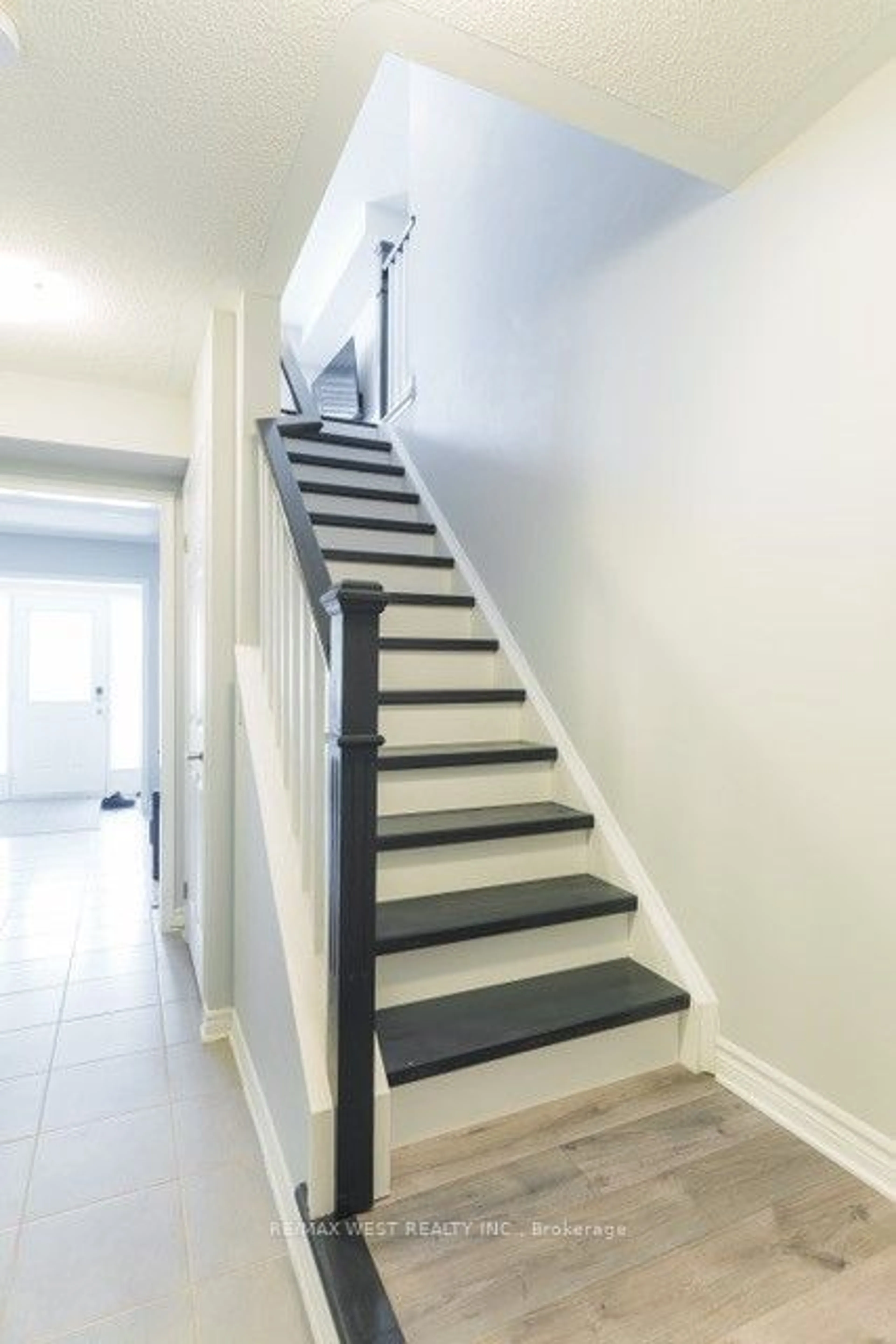 Stairs for 1669 Copeland Circ, Milton Ontario L9T 8X8