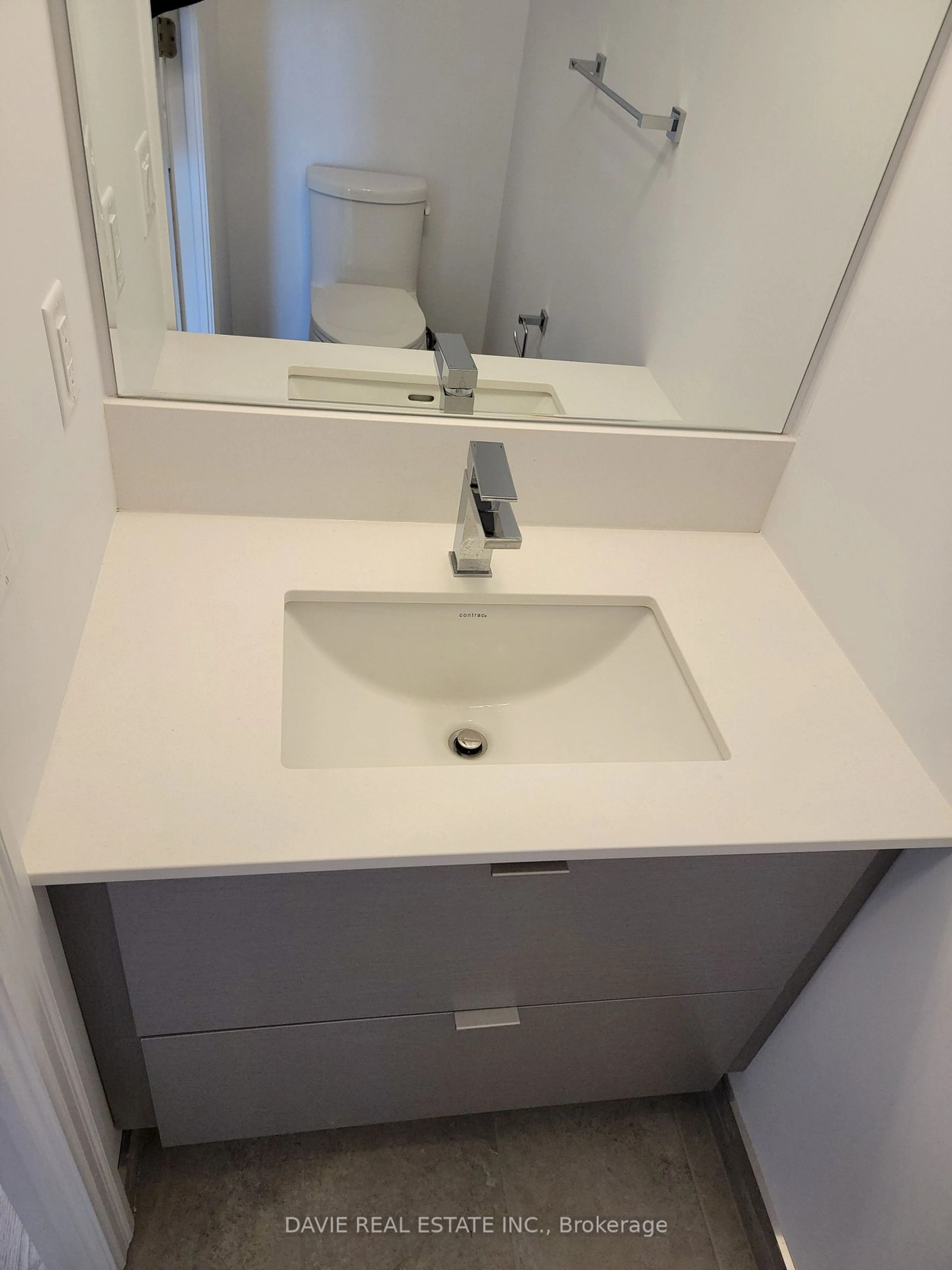 Standard bathroom, unknown for 36 Elm Dr #3507, Mississauga Ontario L5B 0N3