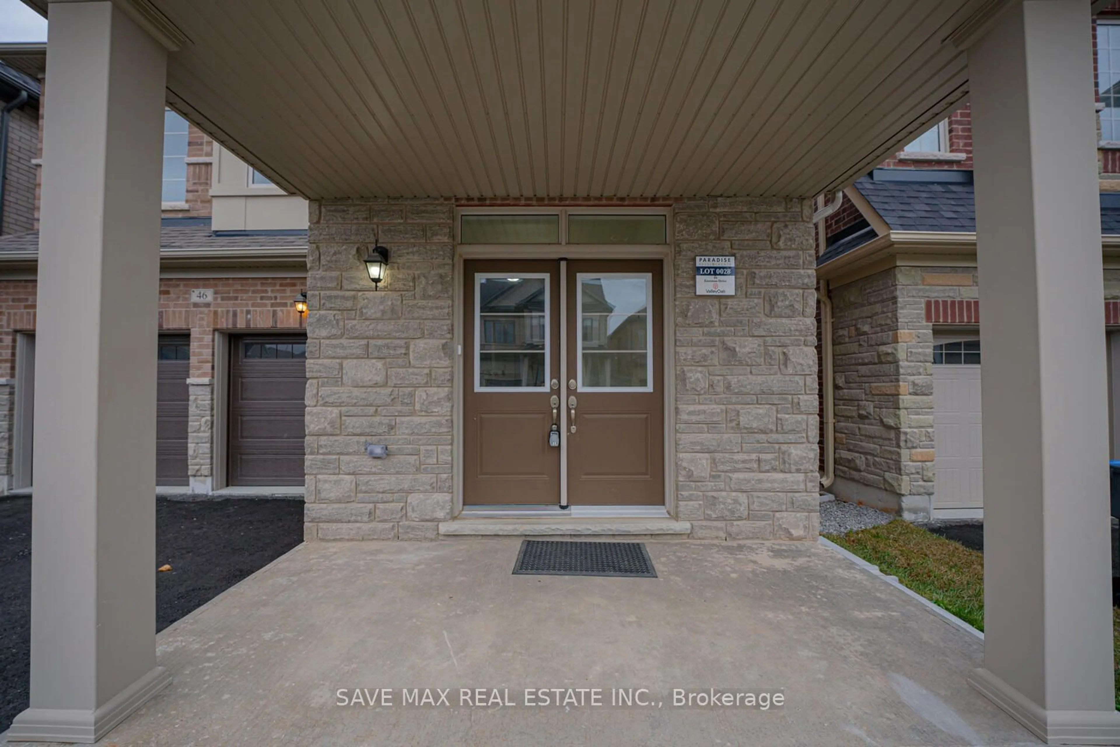 Indoor entryway for 46 Eastman Dr, Brampton Ontario L6X 5S5