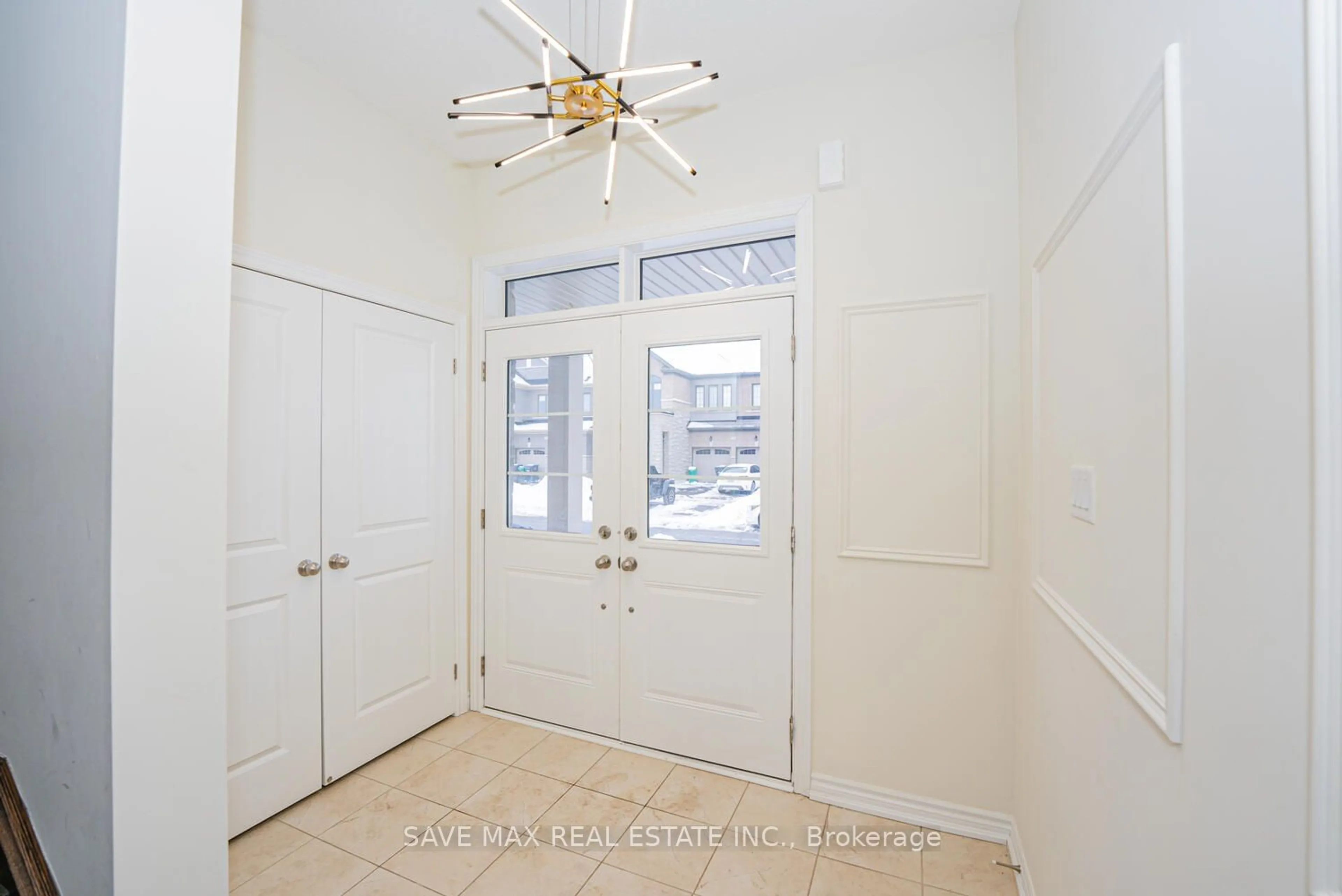 Indoor entryway for 46 Eastman Dr, Brampton Ontario L6X 5S5