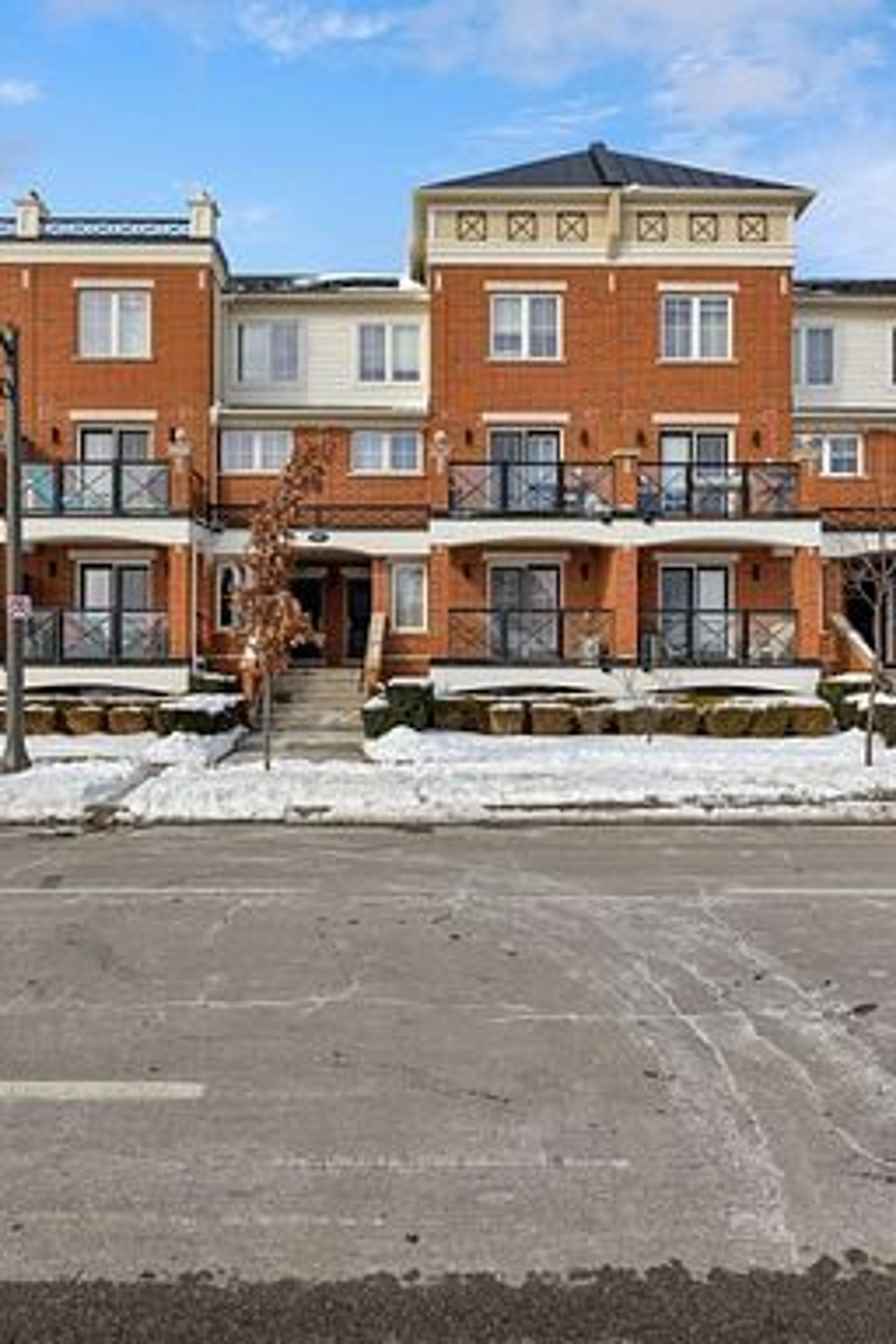 Patio, street for 15 Hays Blvd #10, Oakville Ontario L6H 0H8