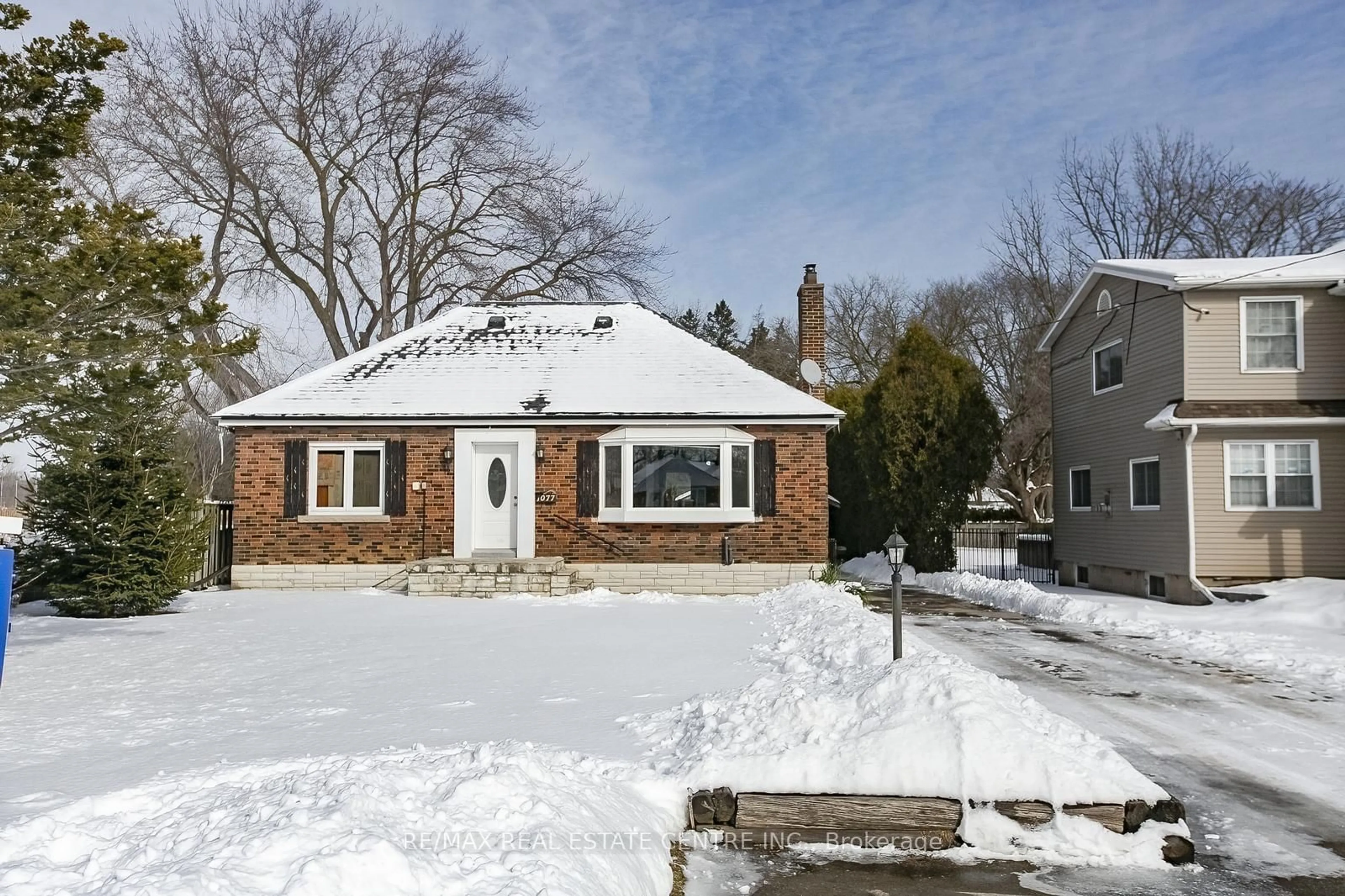 Home with brick exterior material, street for 1077 Clearview Ave, Burlington Ontario L7T 2J2