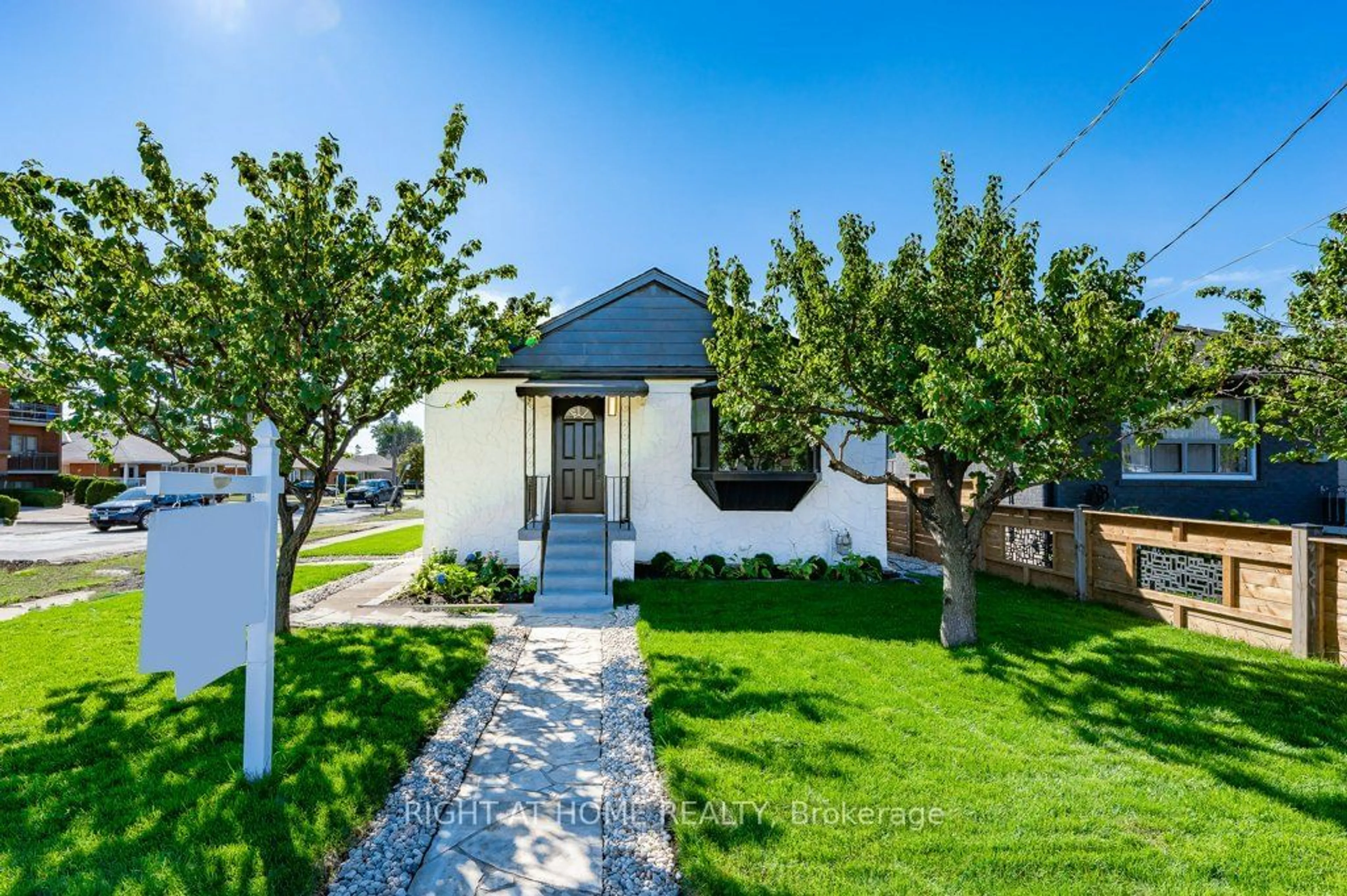 A pic from outside/outdoor area/front of a property/back of a property/a pic from drone, street for 435 Evans Ave, Toronto Ontario M8W 2T4