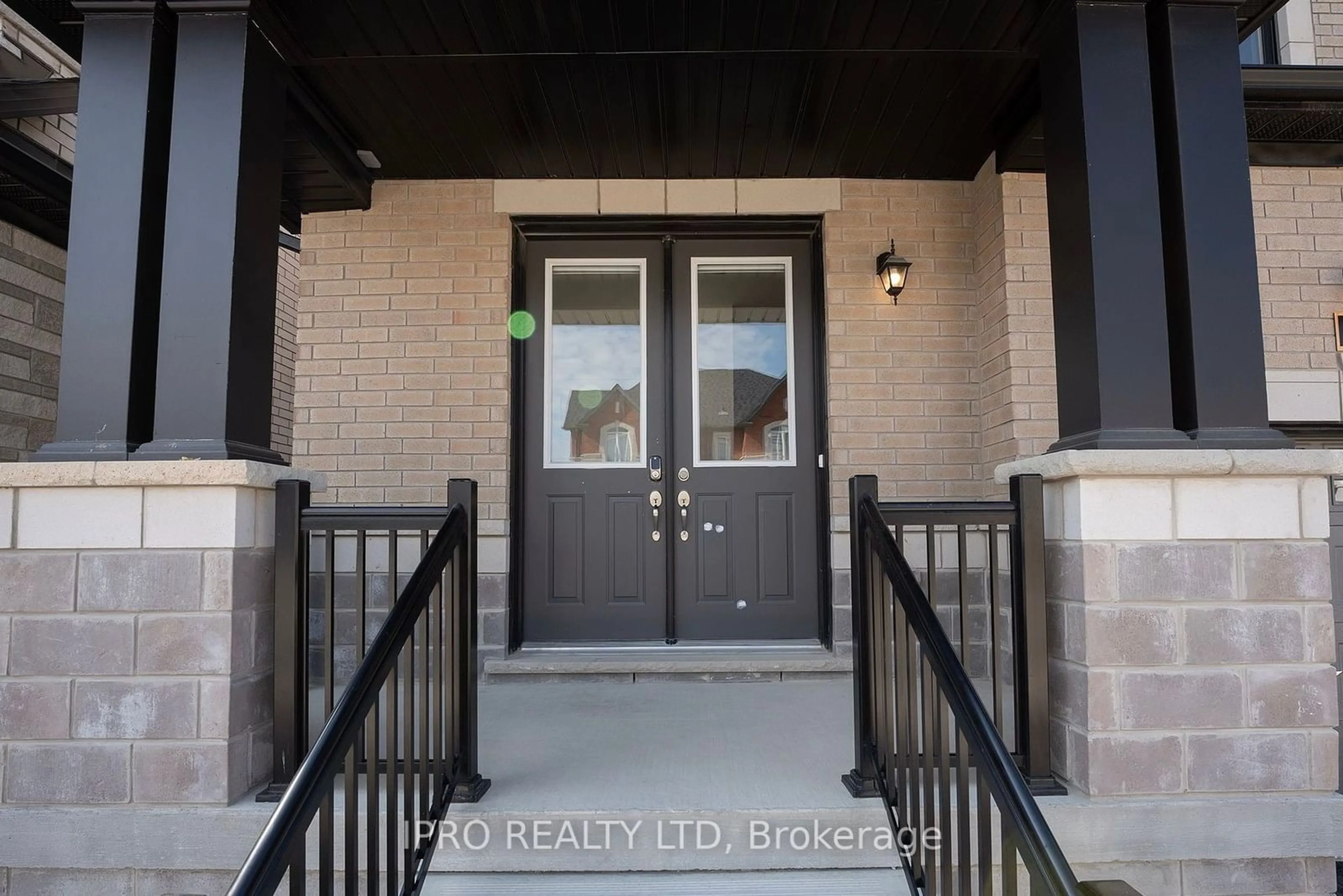 Indoor entryway for 16 Vincena Rd, Caledon Ontario L7C 4M3