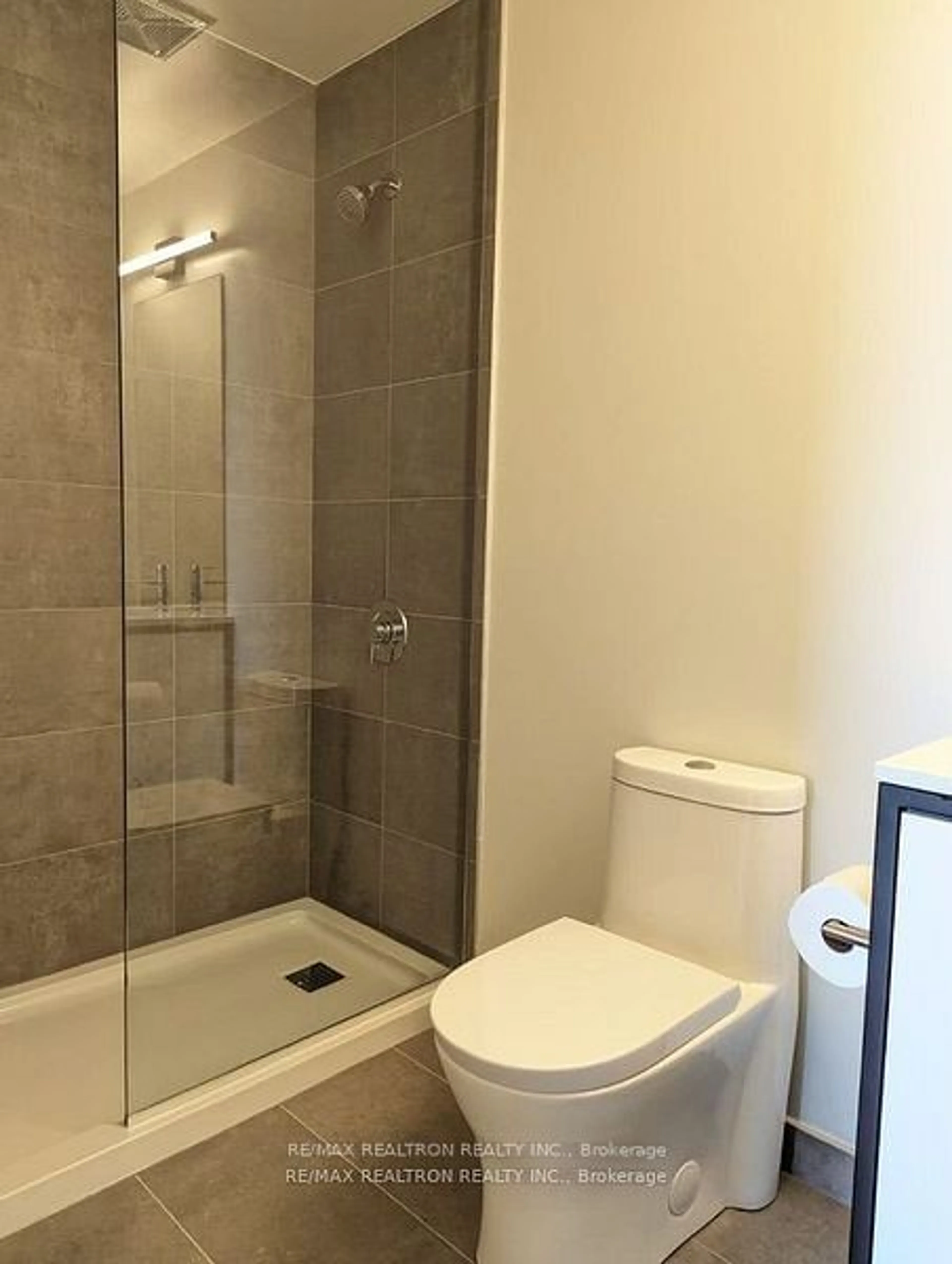 Standard bathroom, ceramic/tile floor for 1808 St. Clair Ave. West Ave, Toronto Ontario M6N 1J5