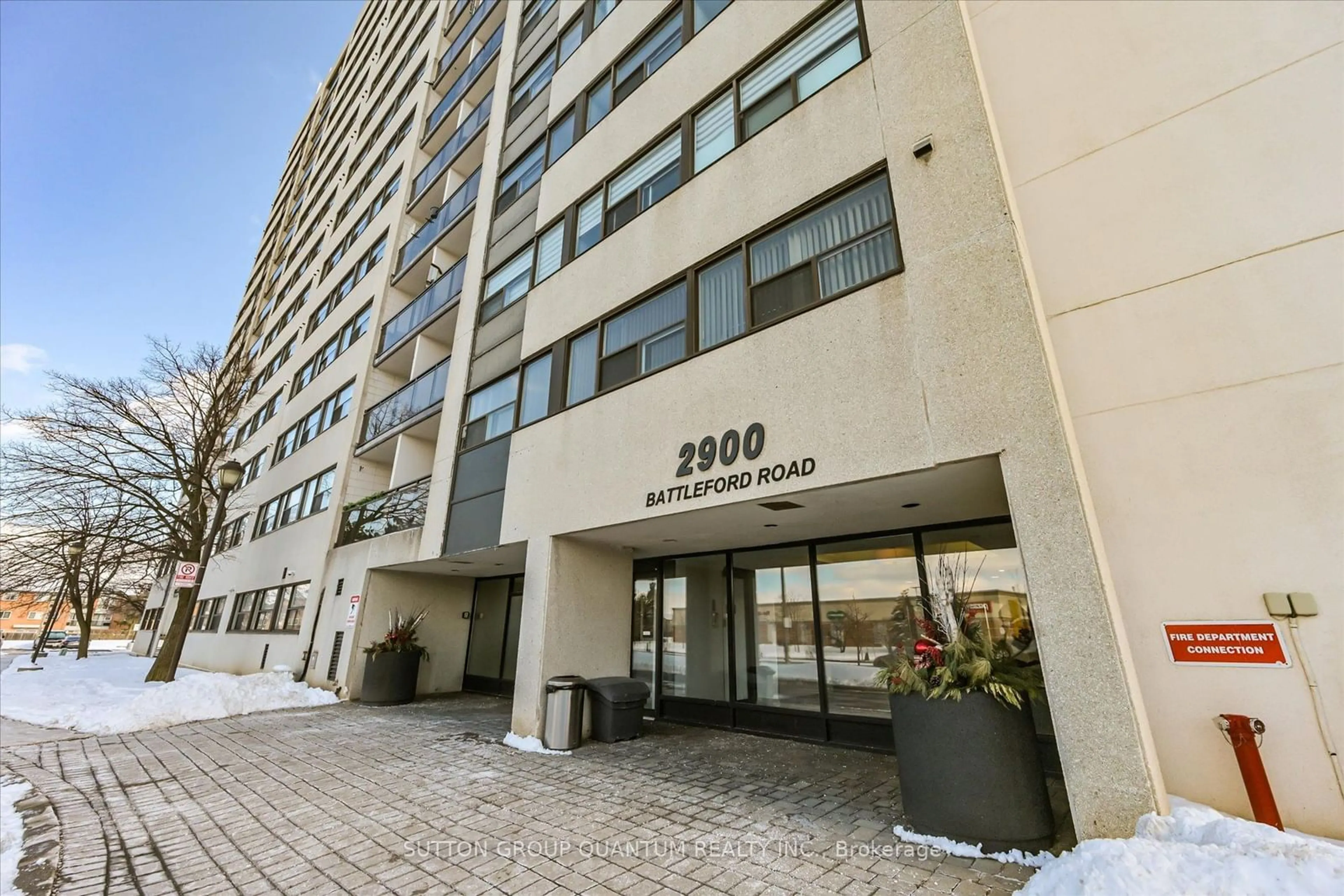 Indoor foyer for 2900 Battleford Rd #1608, Mississauga Ontario L5N 2V9