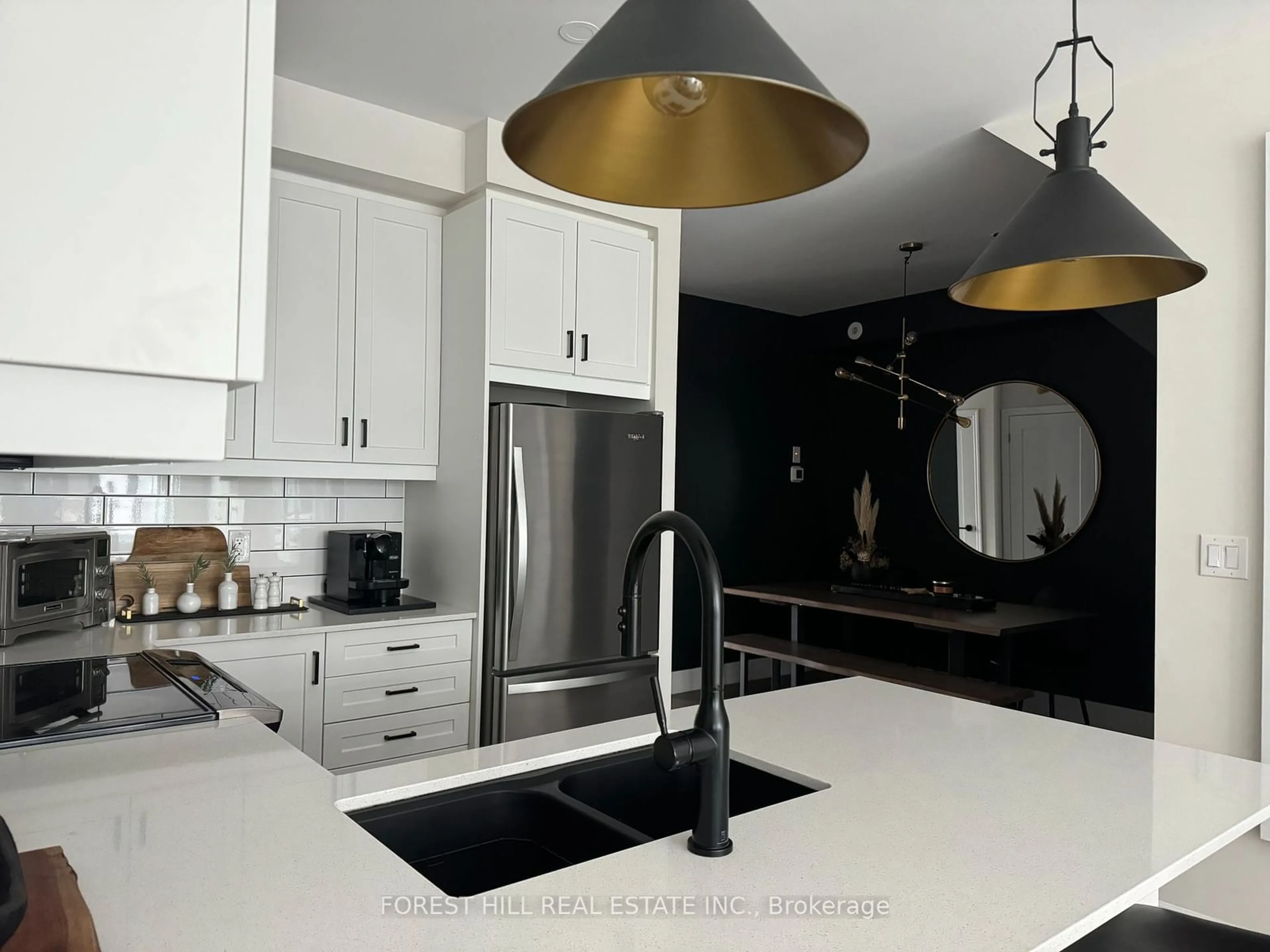 Contemporary kitchen, unknown for 665 Cricklewood Dr #710, Mississauga Ontario L5G 0B9