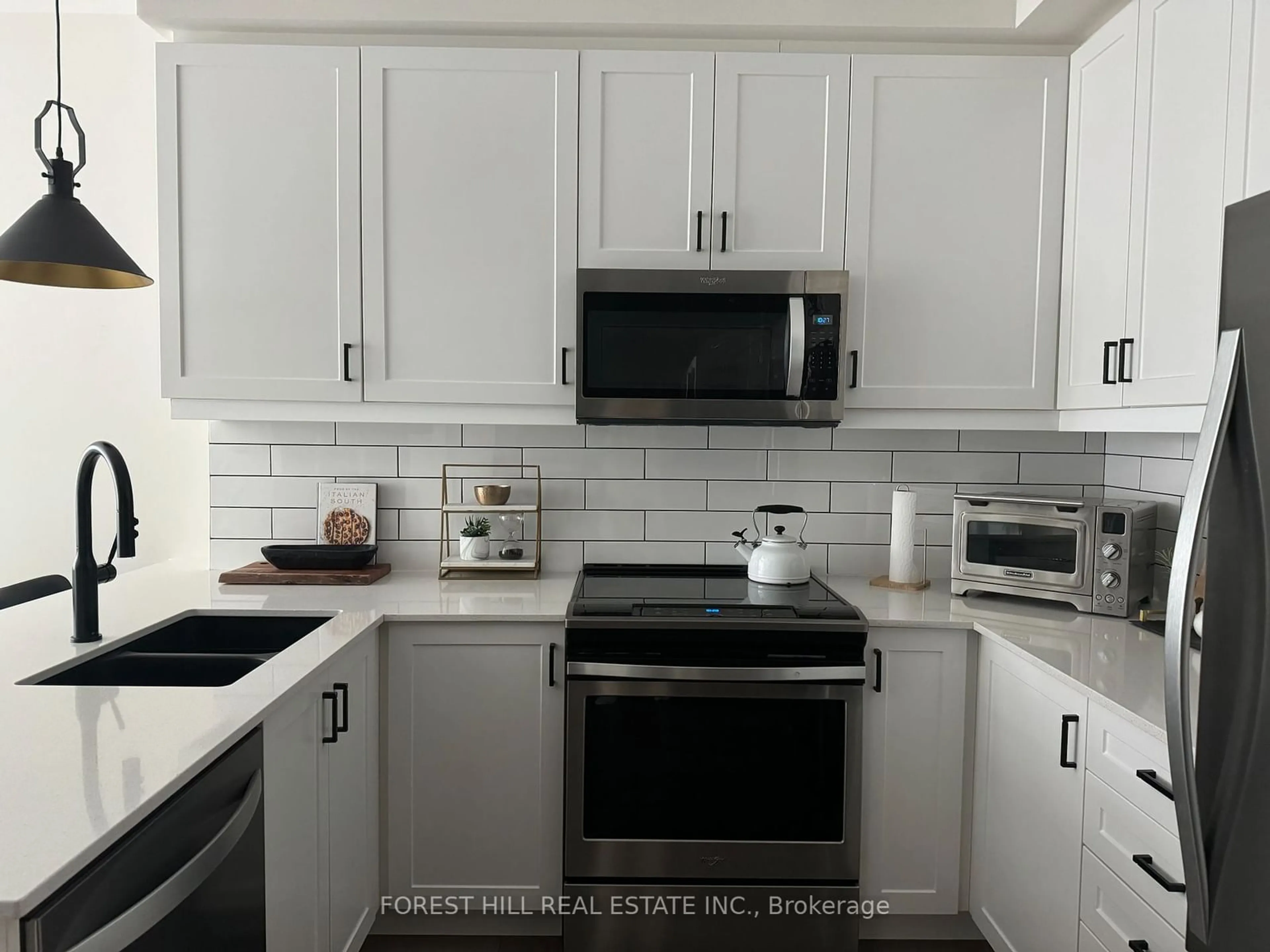 Standard kitchen, ceramic/tile floor for 665 Cricklewood Dr #710, Mississauga Ontario L5G 0B9