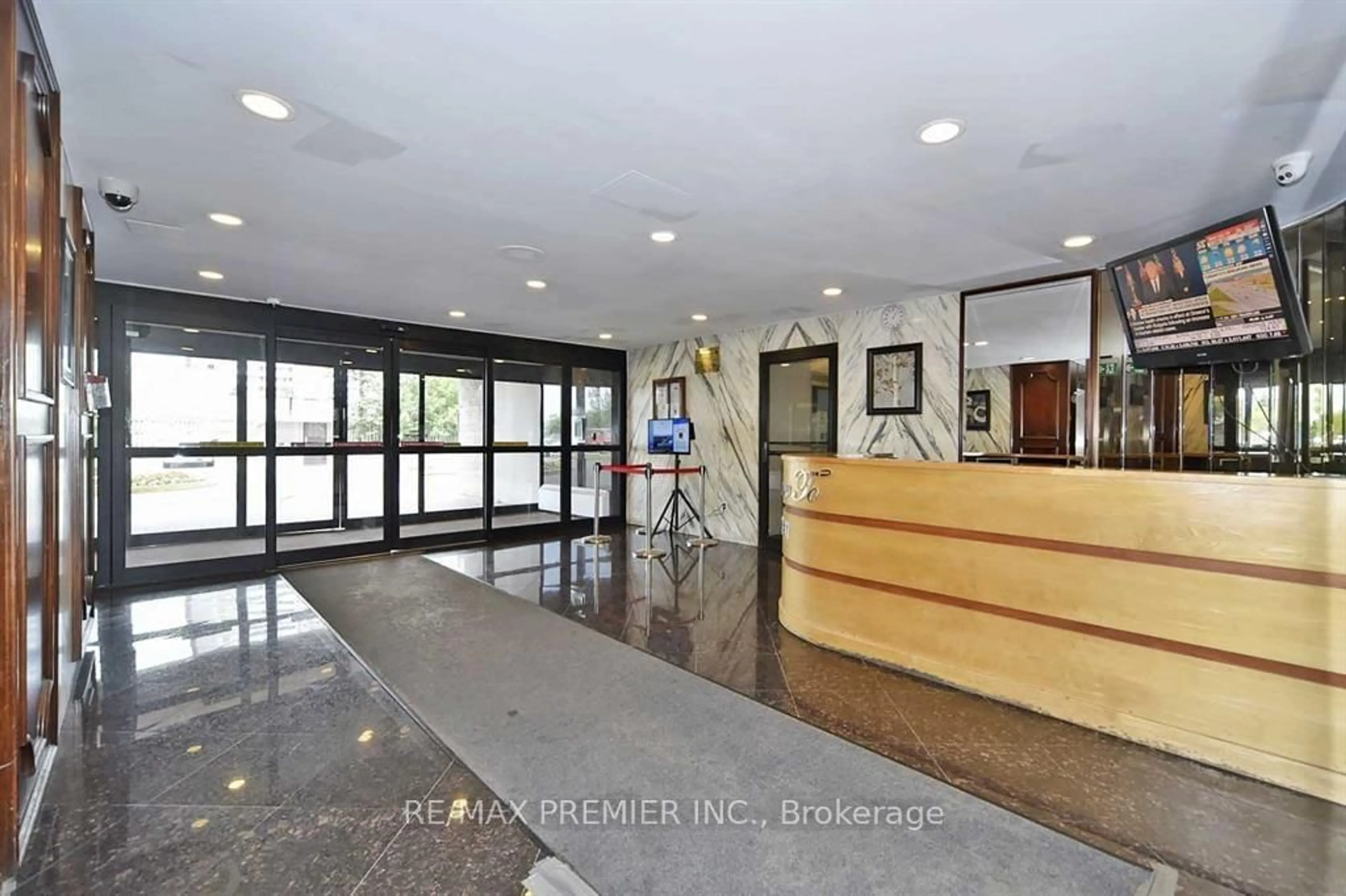 Lobby for 3390 Weston Rd #203, Toronto Ontario M9M 2X3