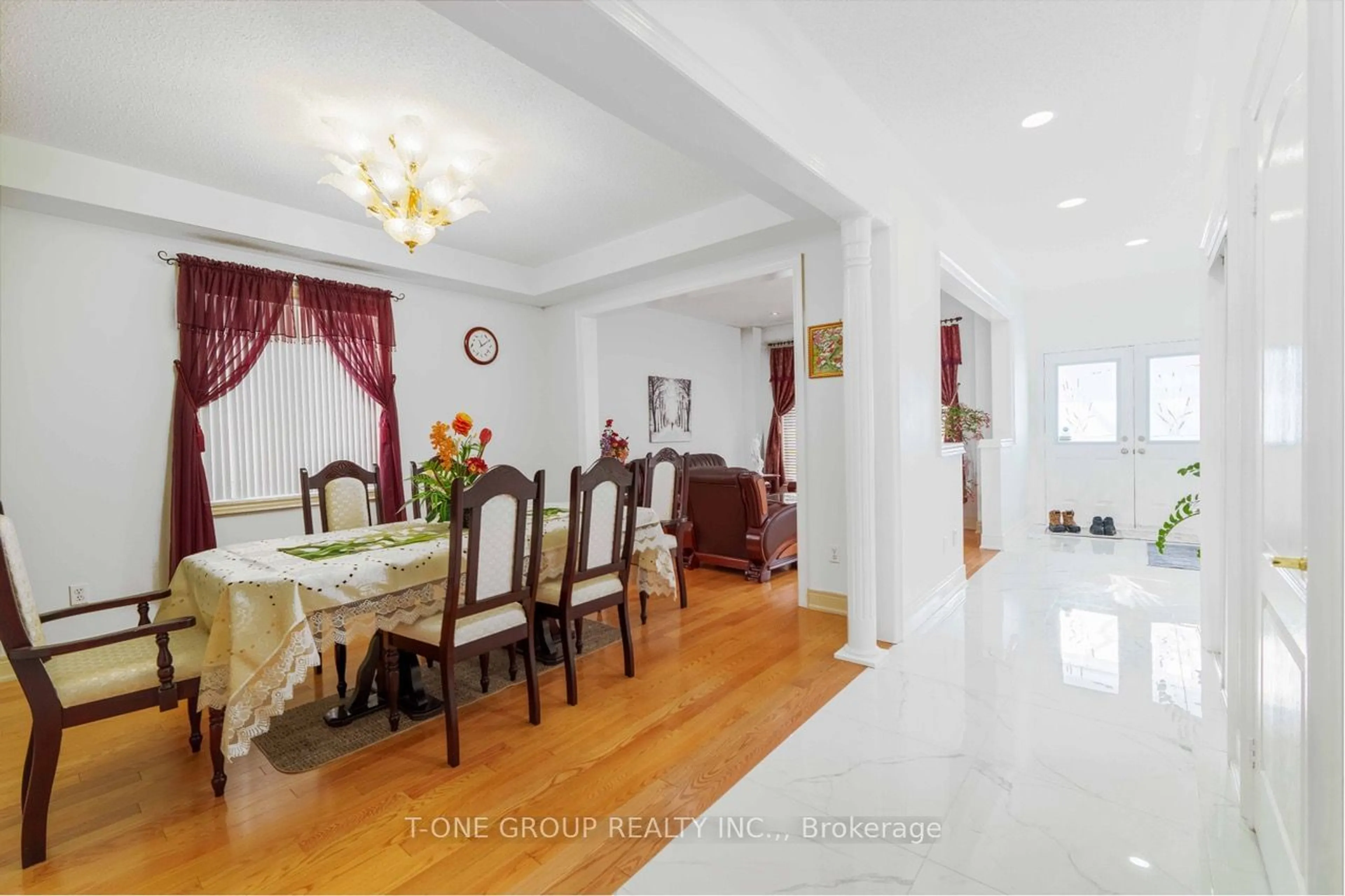 Dining room, unknown for 18 Yellow Pine Rd, Brampton Ontario L6P 2E4