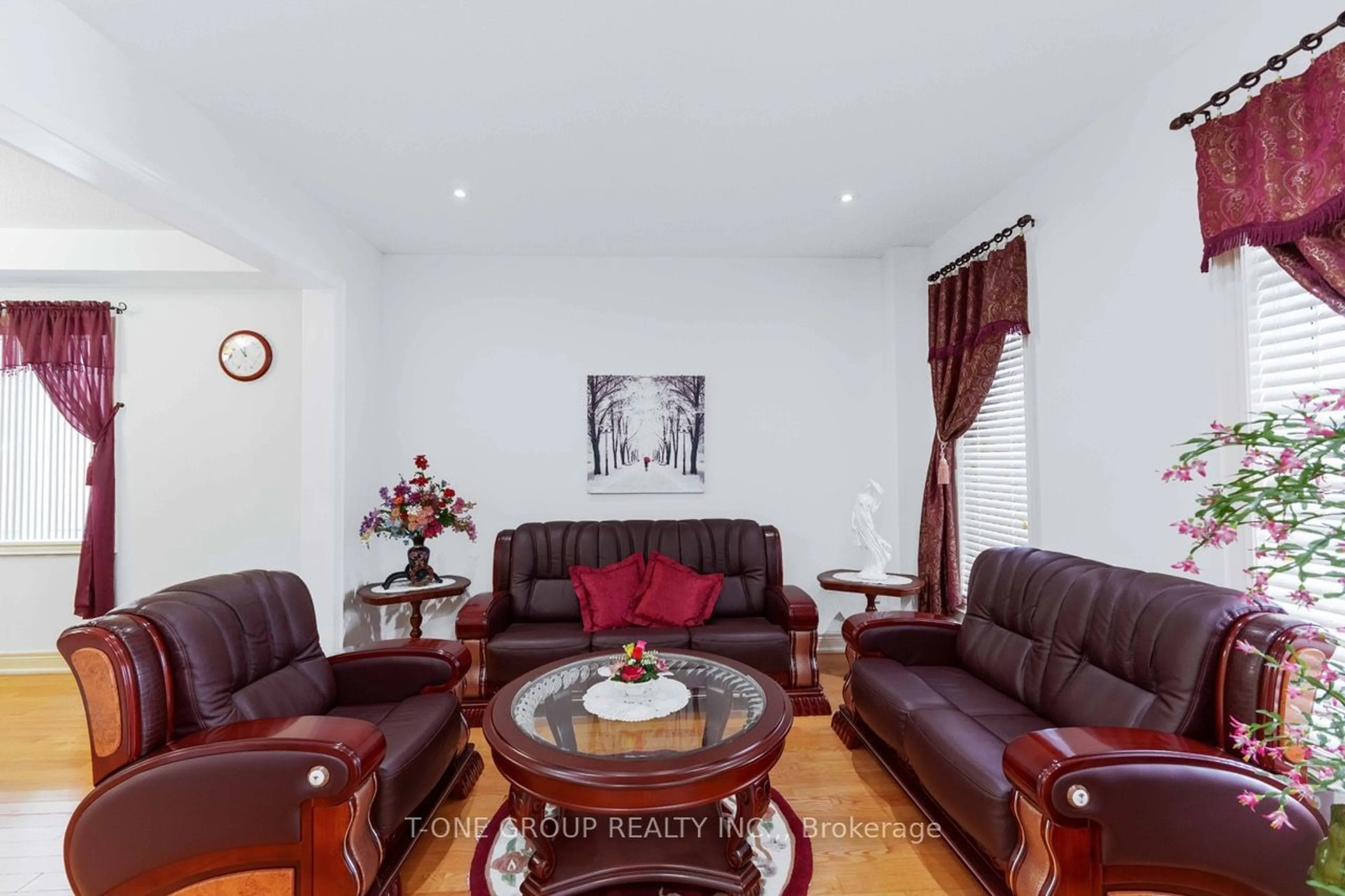 Living room with furniture, wood/laminate floor for 18 Yellow Pine Rd, Brampton Ontario L6P 2E4