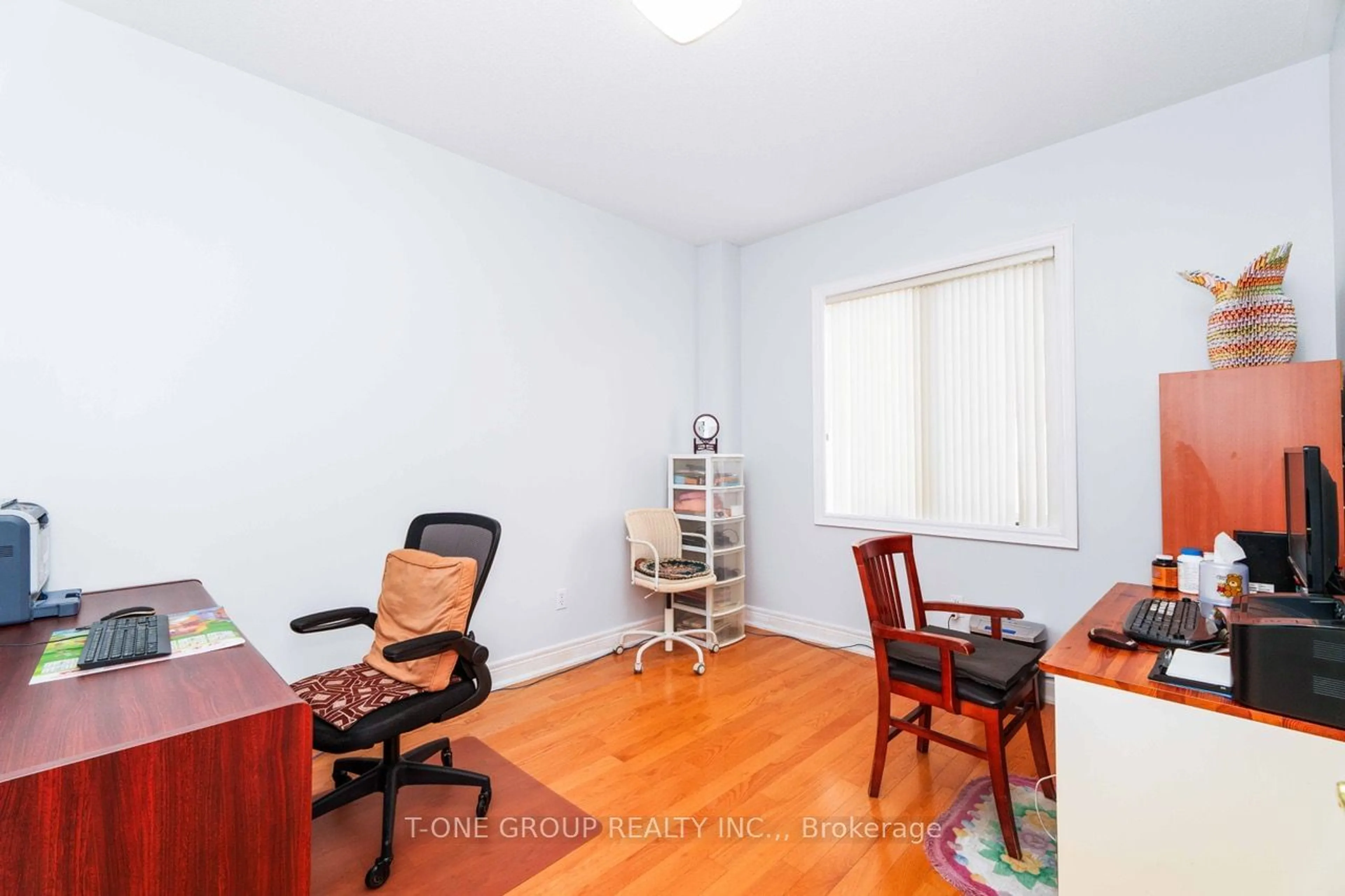 A pic of a room for 18 Yellow Pine Rd, Brampton Ontario L6P 2E4