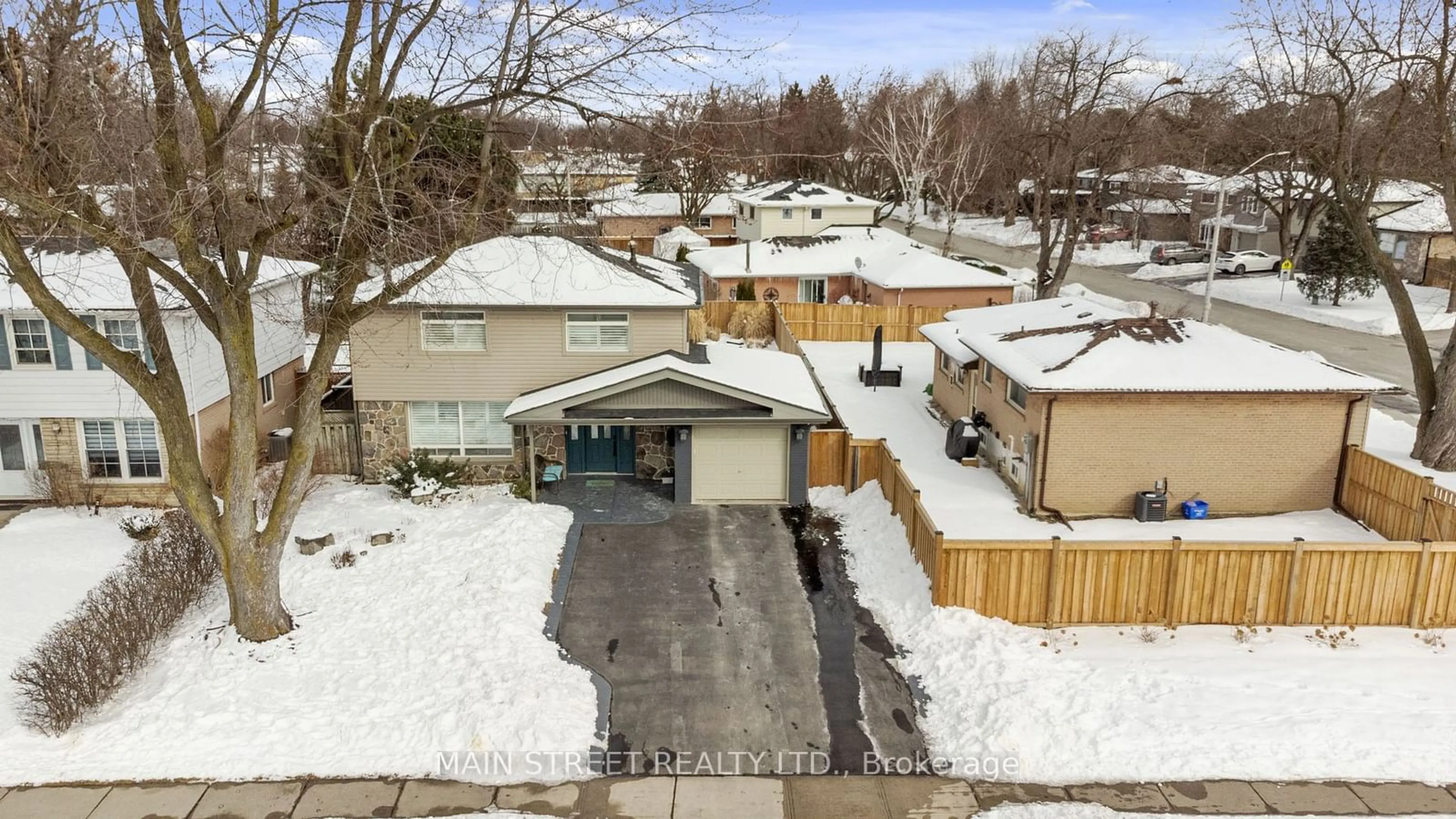 A pic from outside/outdoor area/front of a property/back of a property/a pic from drone, street for 137 Bartley Bull Pkwy, Brampton Ontario L6W 2K1