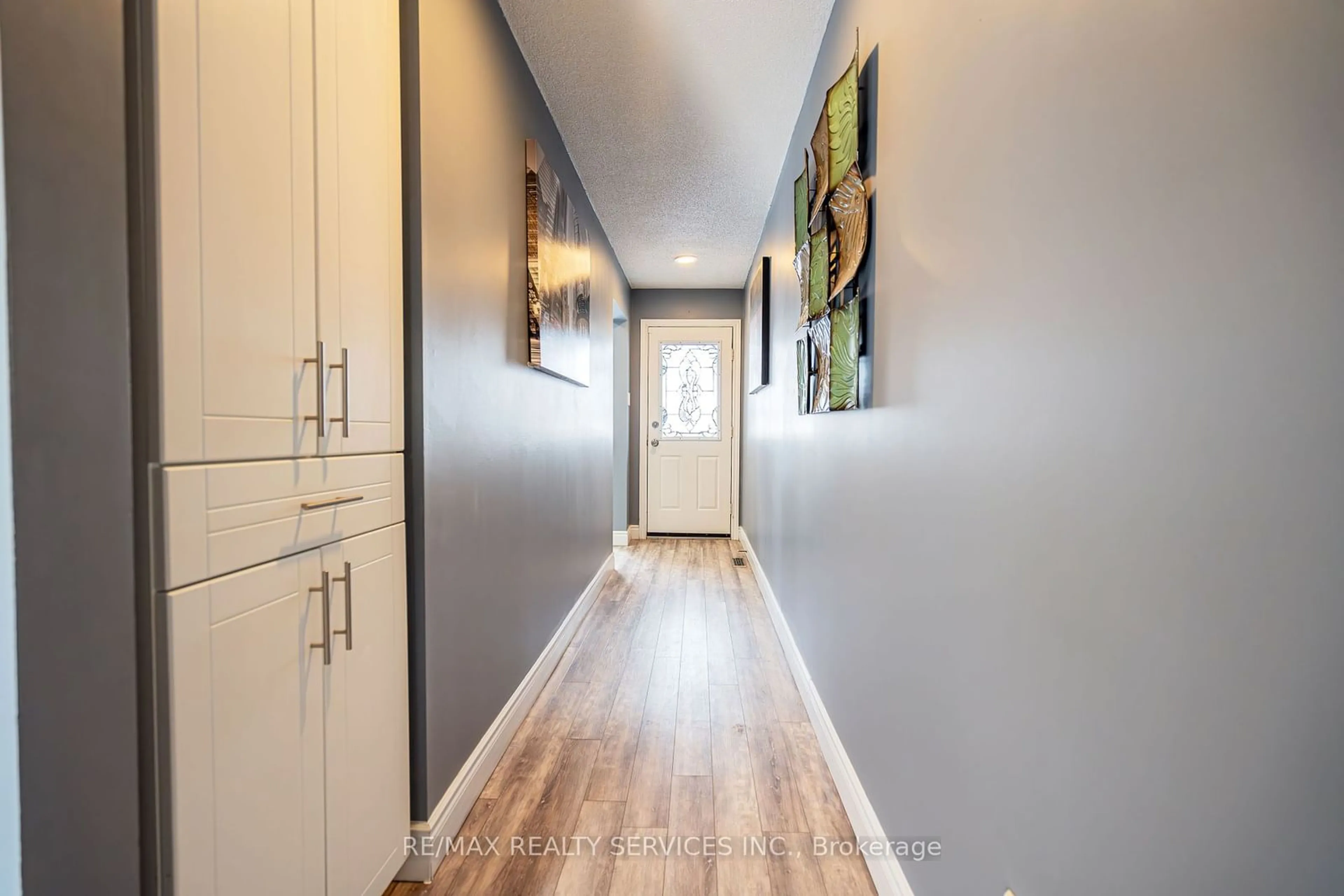 Indoor entryway for 54 Ferri Cres, Brampton Ontario L6Z 1R9