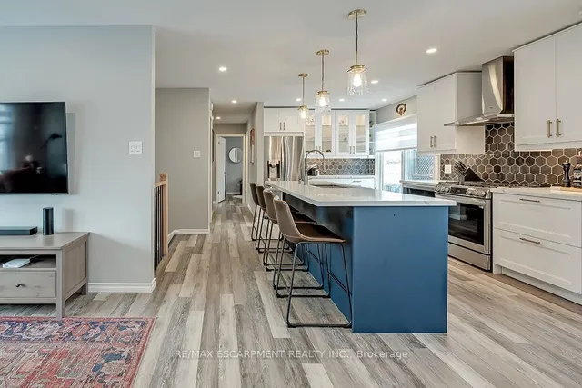 Additional property image - 693 Inverary Rd