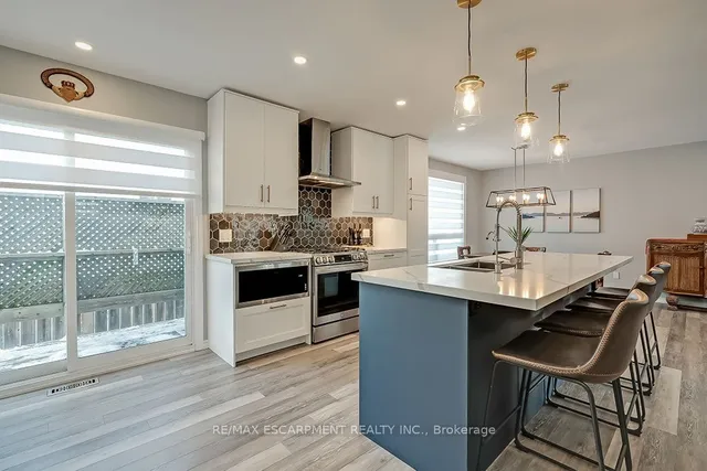 Additional property image - 693 Inverary Rd