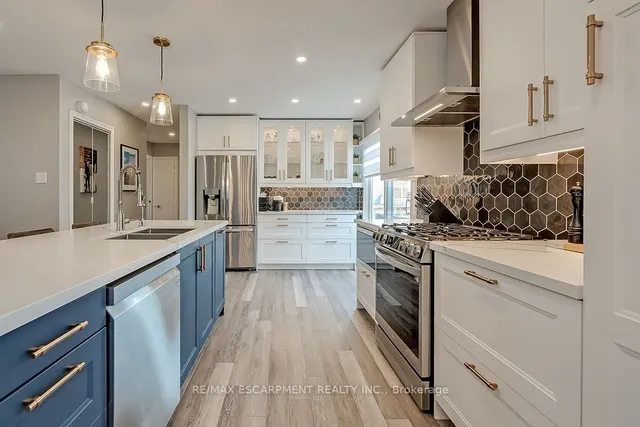 Additional property image - 693 Inverary Rd