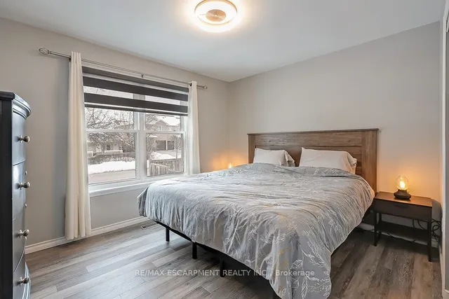 Additional property image - 693 Inverary Rd