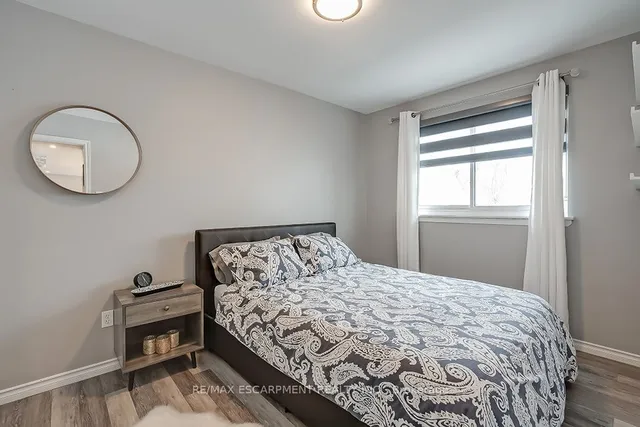 Additional property image - 693 Inverary Rd