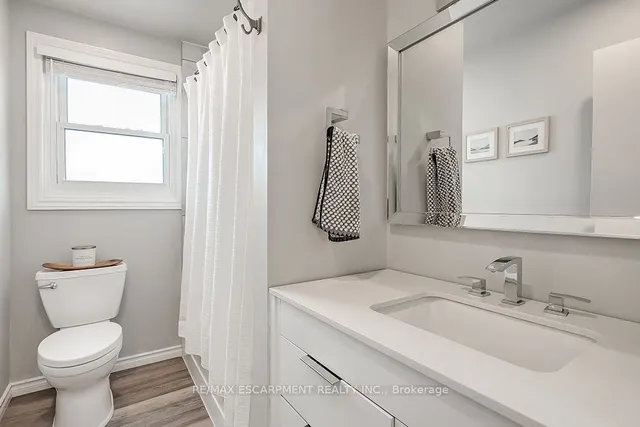 Additional property image - 693 Inverary Rd