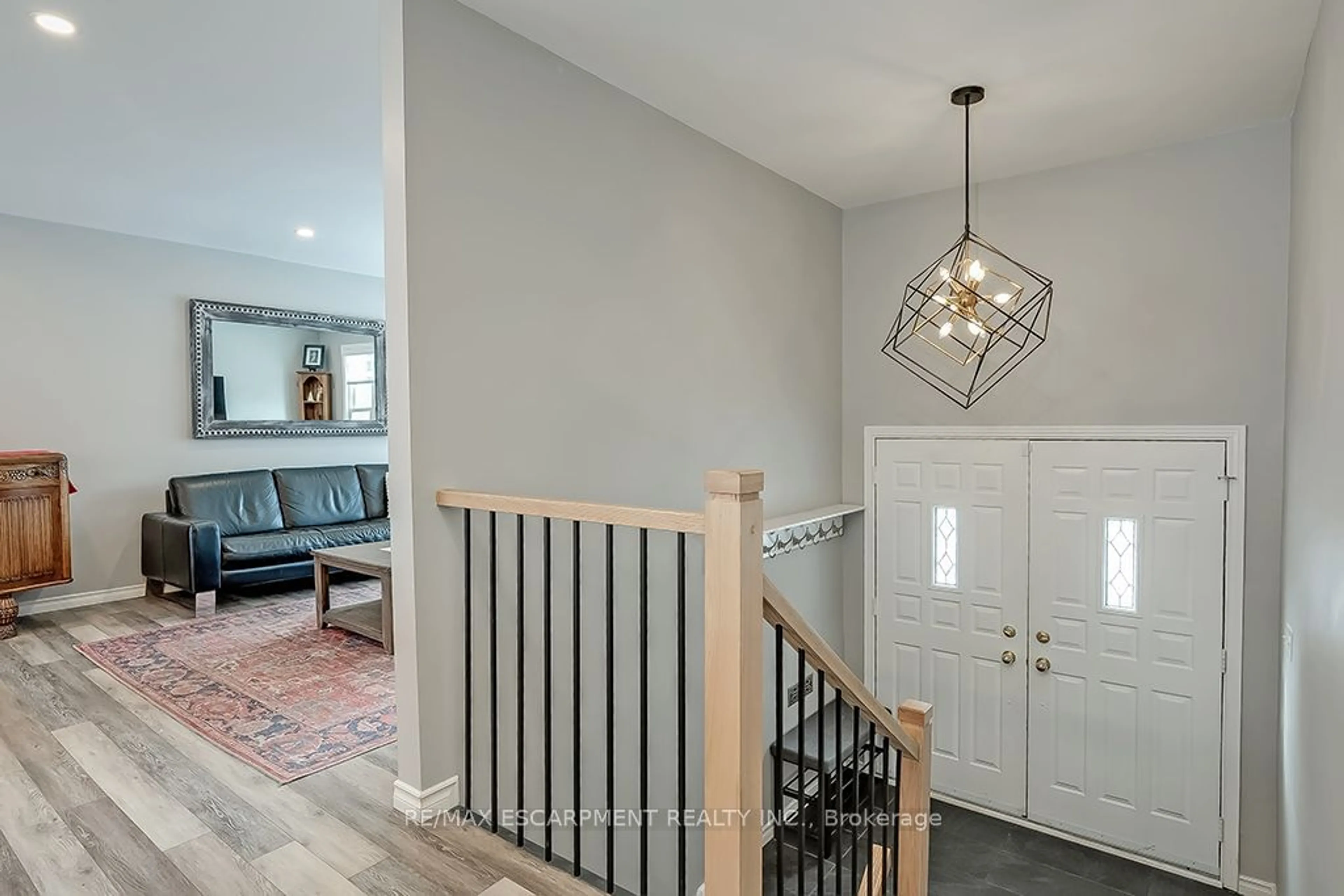 Indoor entryway for 693 Inverary Rd, Burlington Ontario L7L 2M1