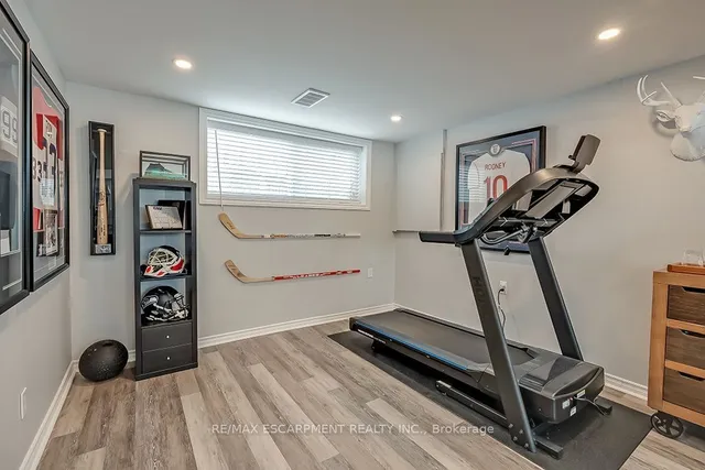 Additional property image - 693 Inverary Rd