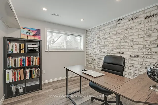Additional property image - 693 Inverary Rd