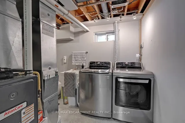 Additional property image - 693 Inverary Rd