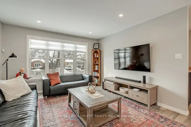 Additional property image - 693 Inverary Rd