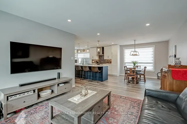 Additional property image - 693 Inverary Rd
