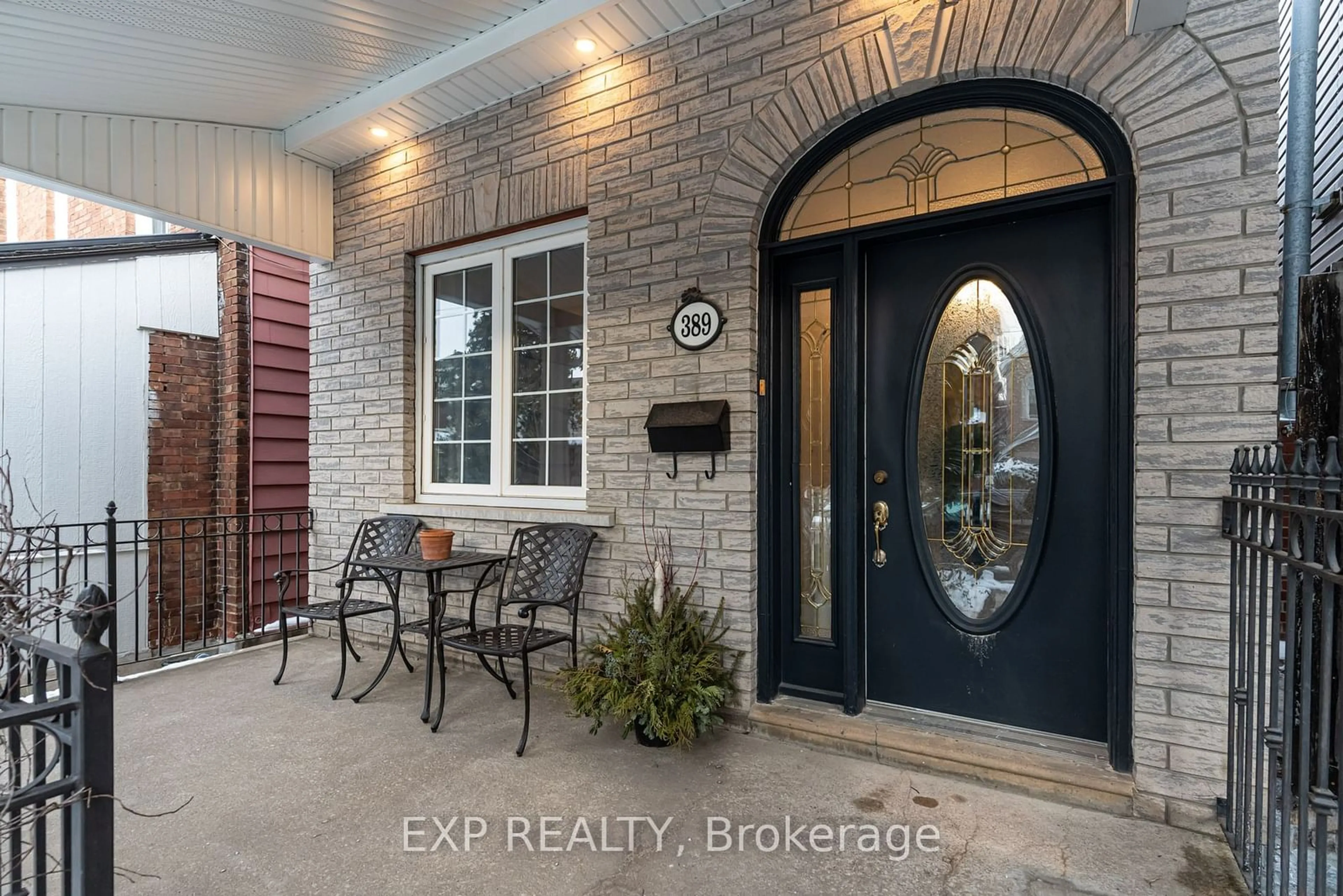 Indoor entryway for 389 Delaware Ave, Toronto Ontario M6H 2T7