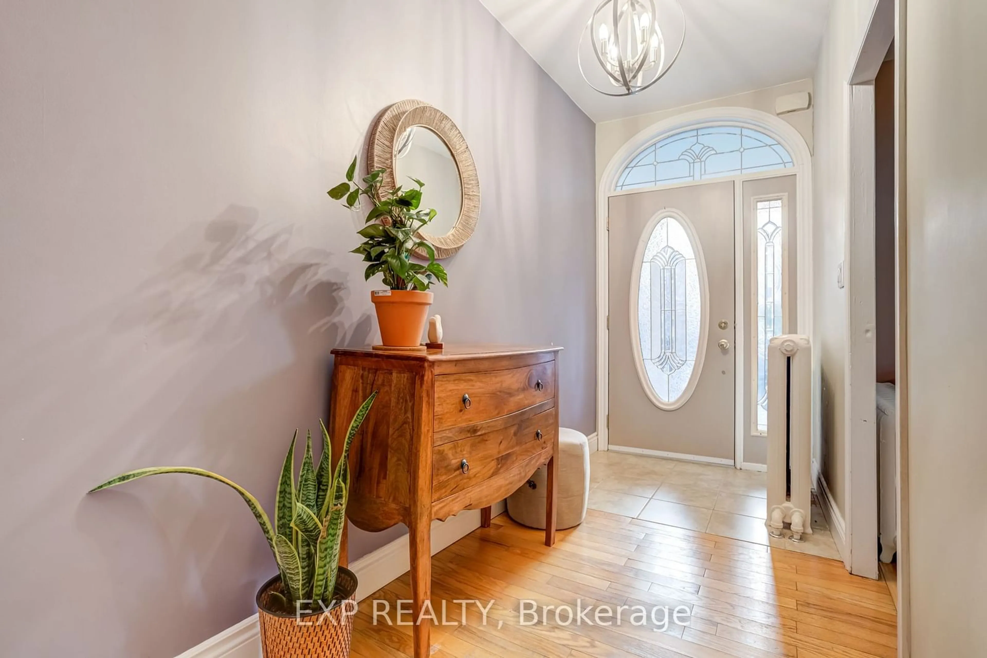 Indoor entryway for 389 Delaware Ave, Toronto Ontario M6H 2T7