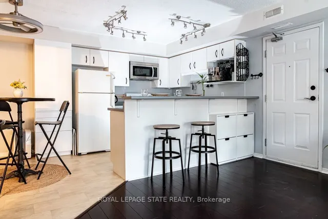 Additional property image - 2010 Cleaver Ave Unit 322