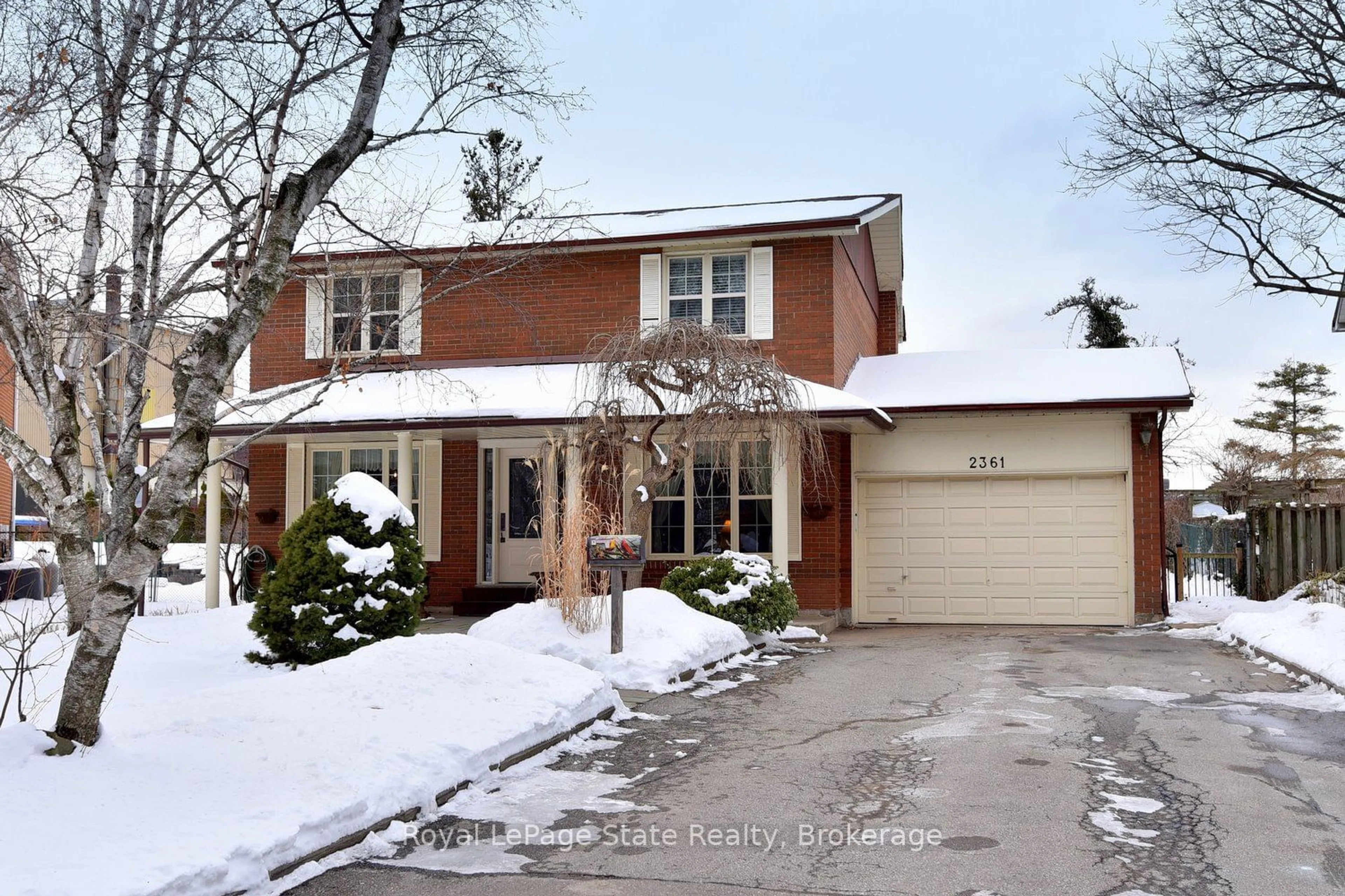 Home with brick exterior material, street for 2361 Poplar Cres, Mississauga Ontario L5J 4H2