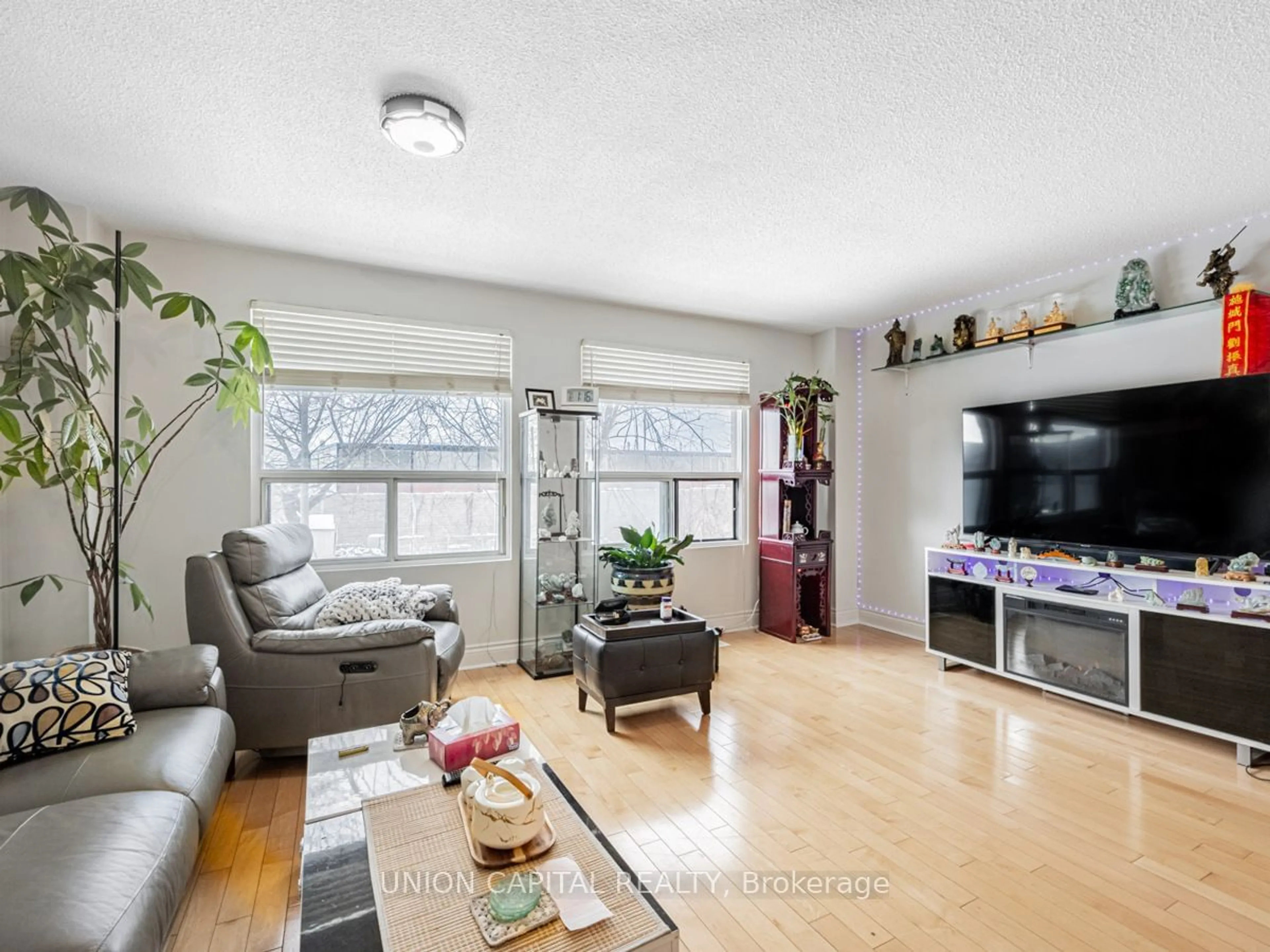 Living room with furniture, wood/laminate floor for 115 Lotherton Ptwy, Toronto Ontario M6B 2G6