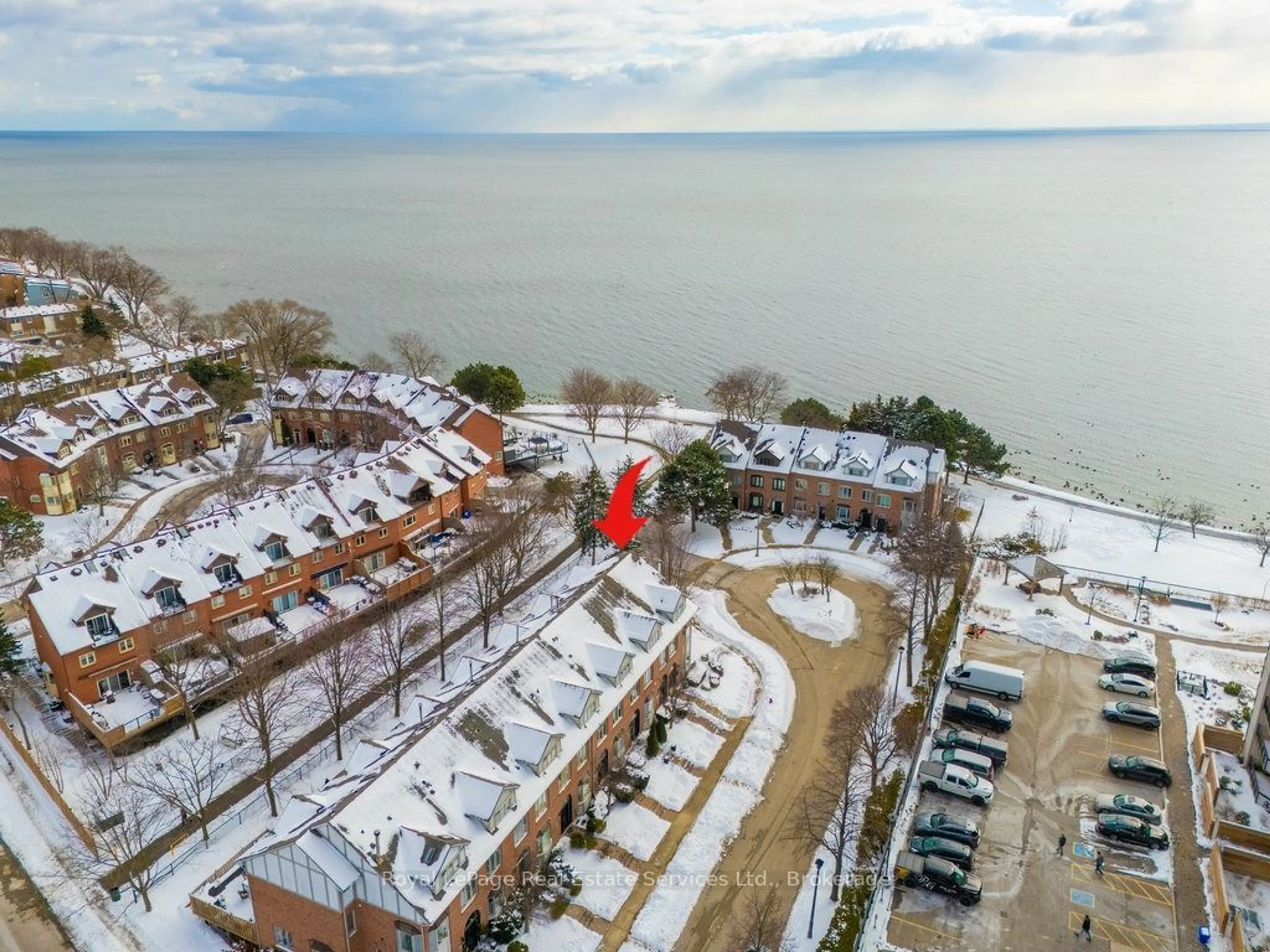 A pic from outside/outdoor area/front of a property/back of a property/a pic from drone, water/lake/river/ocean view for 27 Southaven Pl, Oakville Ontario L6L 6L2