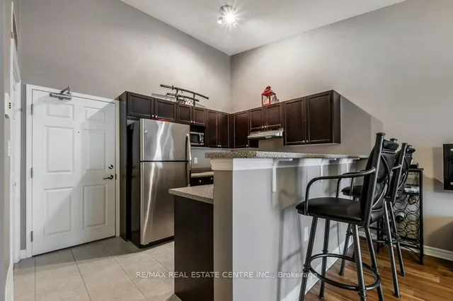 Additional property image - 1360 Main St Unit 409