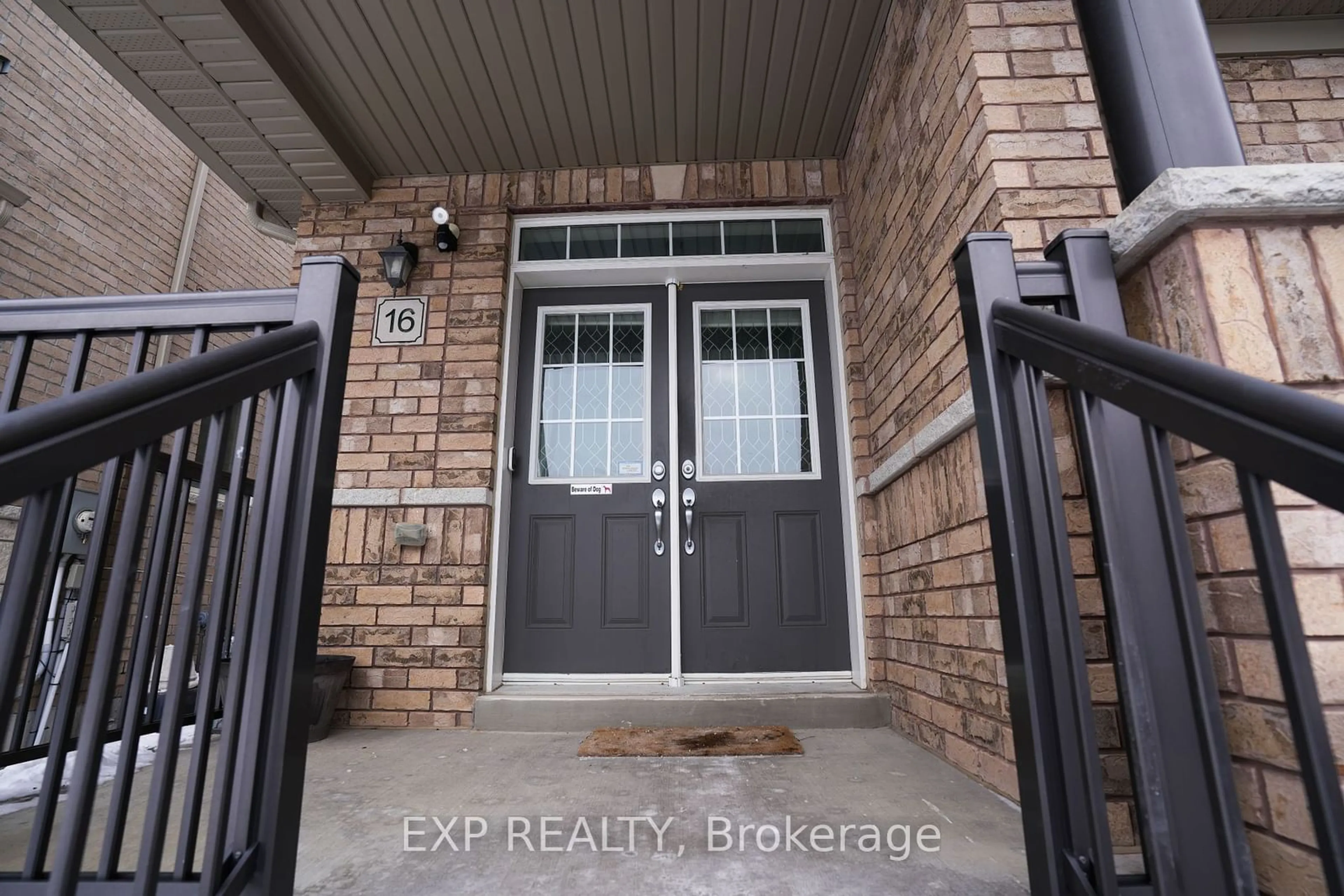 Indoor entryway for 16 Blackberry Valley Cres, Caledon Ontario L7C 3Z8