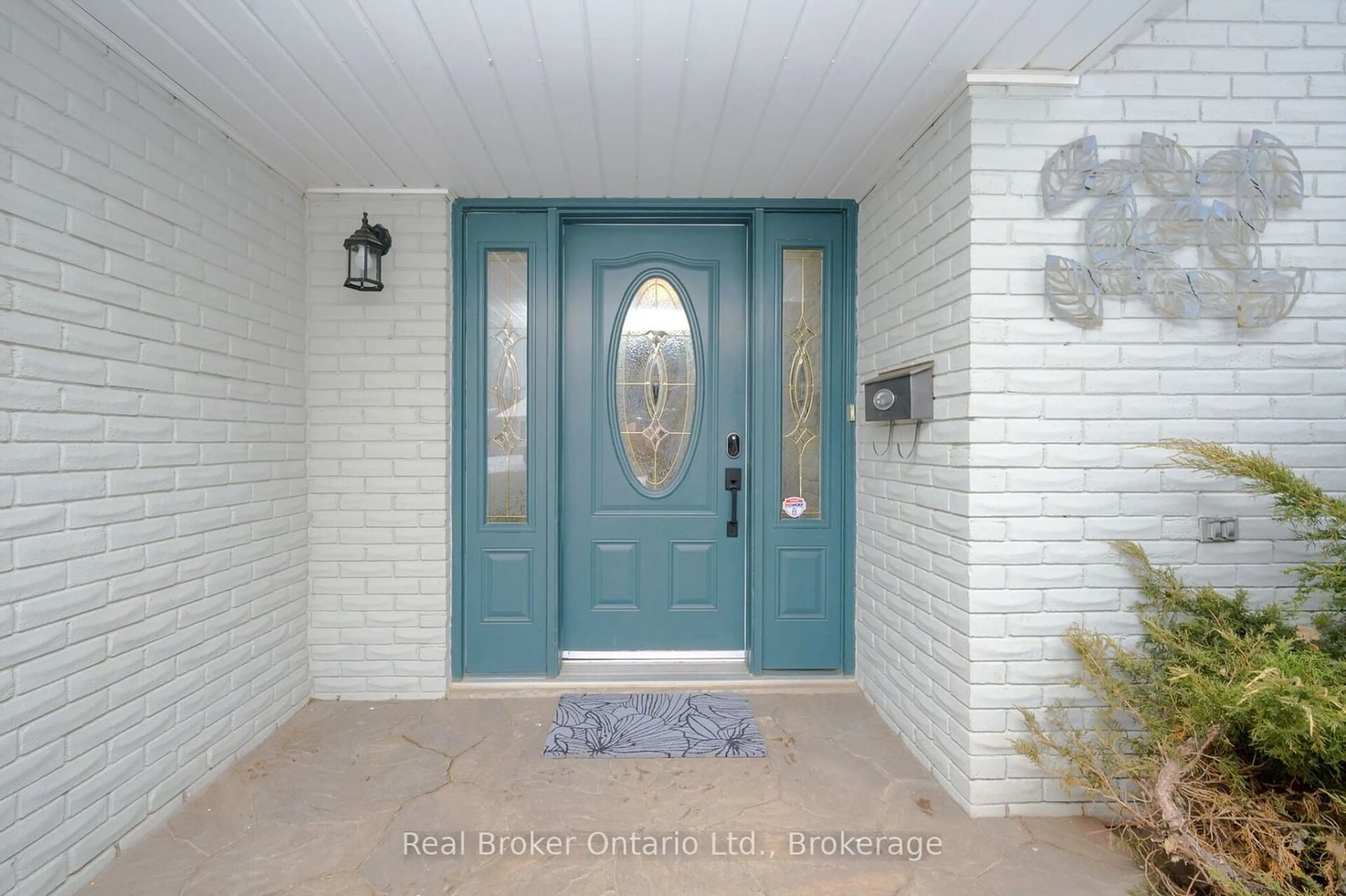 Indoor entryway for 508 Donegal Dr, Burlington Ontario L7L 2M7