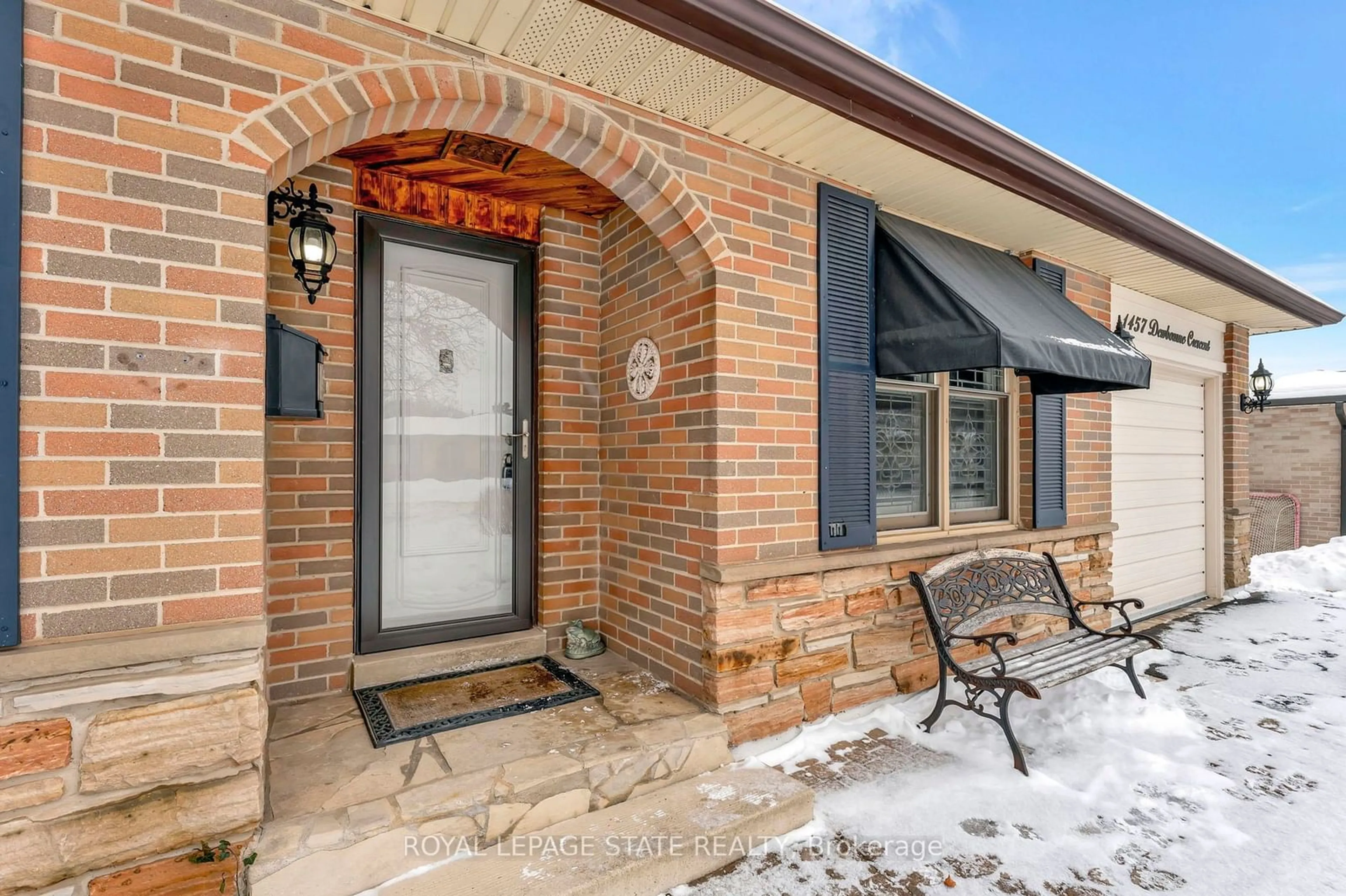 Indoor entryway for 1457 Dewbourne Cres, Burlington Ontario L7M 1E8