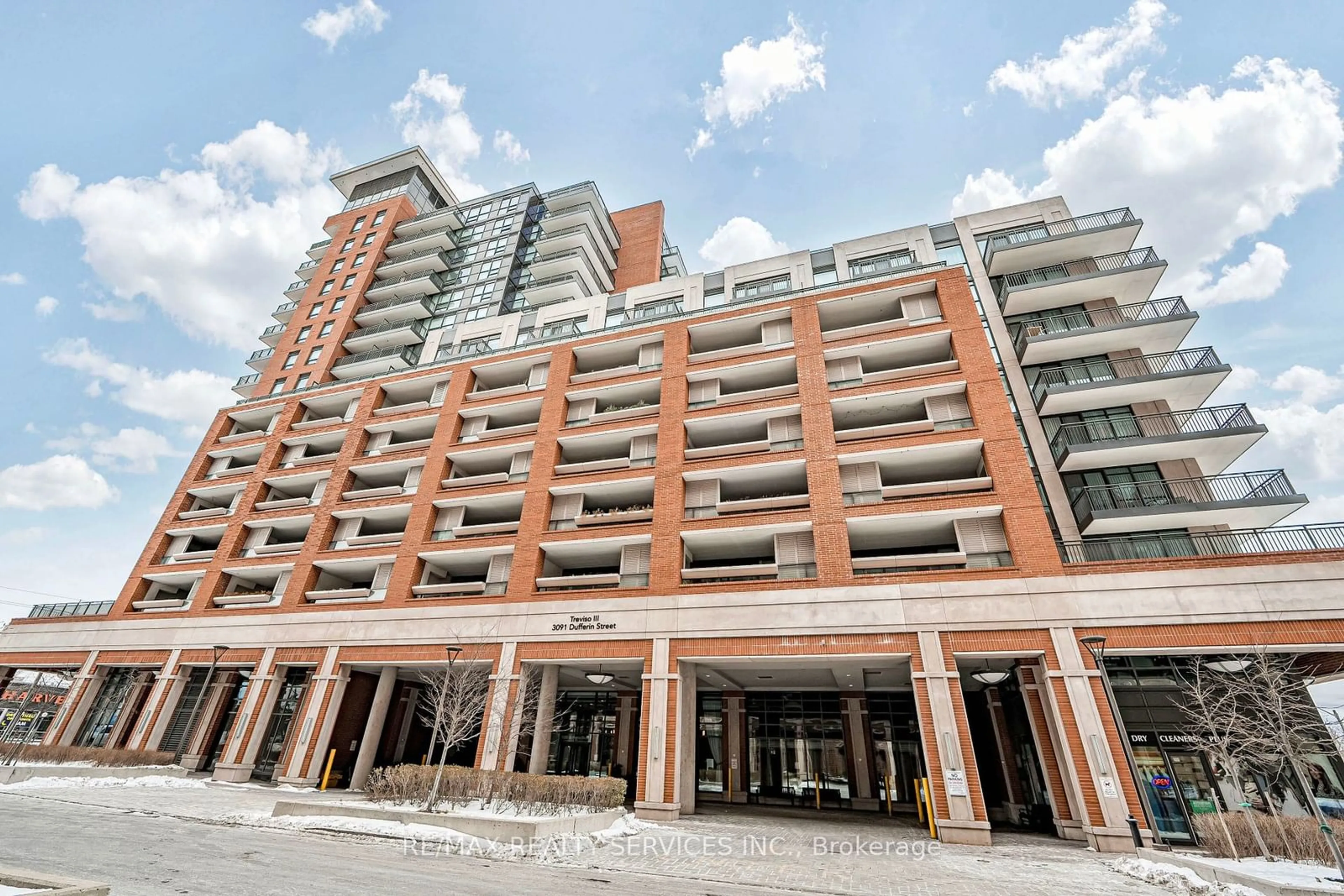 Patio, building for 3091 Dufferin St #1006, Toronto Ontario M6A 0C4