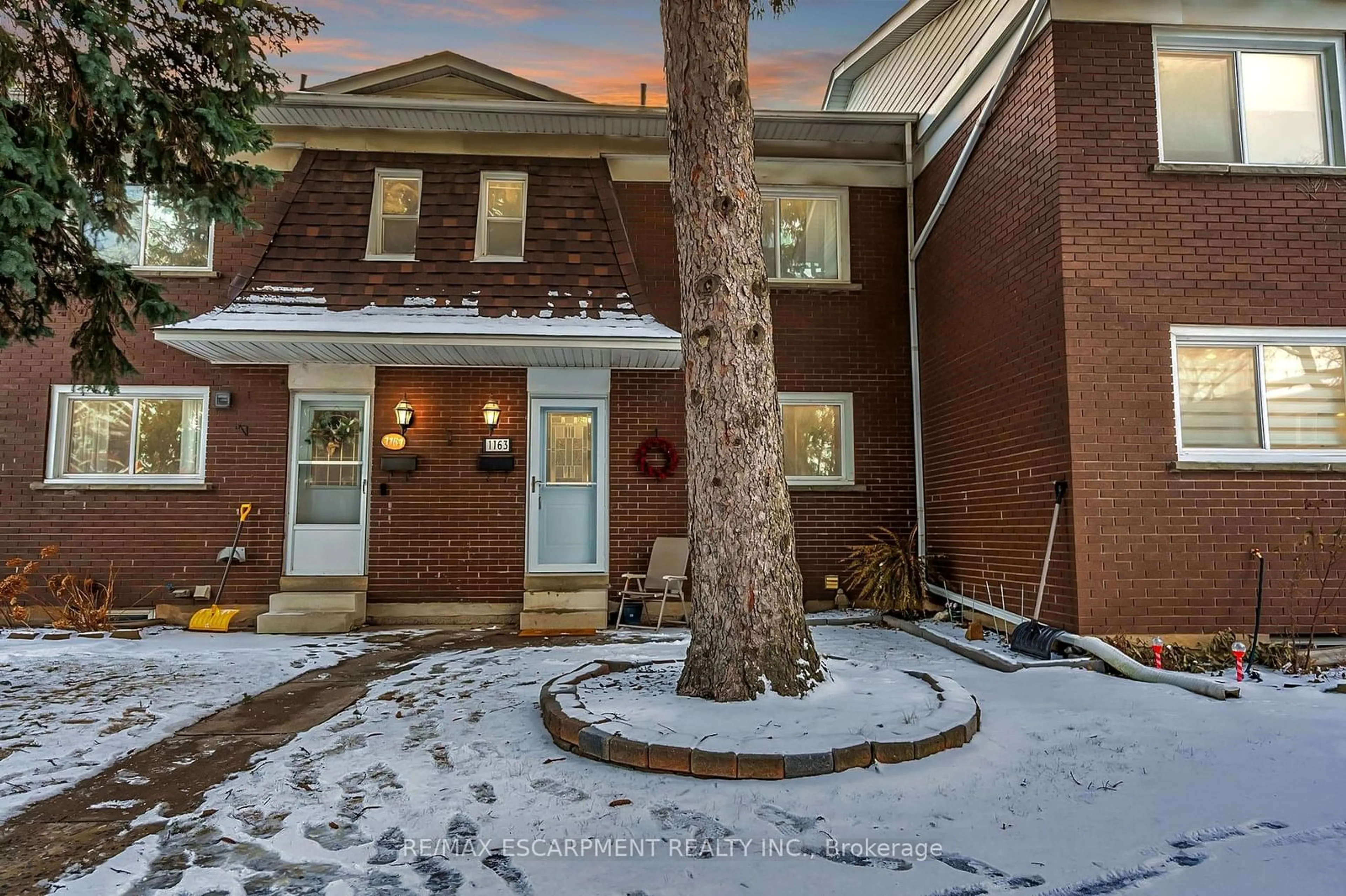 Home with brick exterior material, street for 1163 Nottingham Ave, Burlington Ontario L7P 2R5