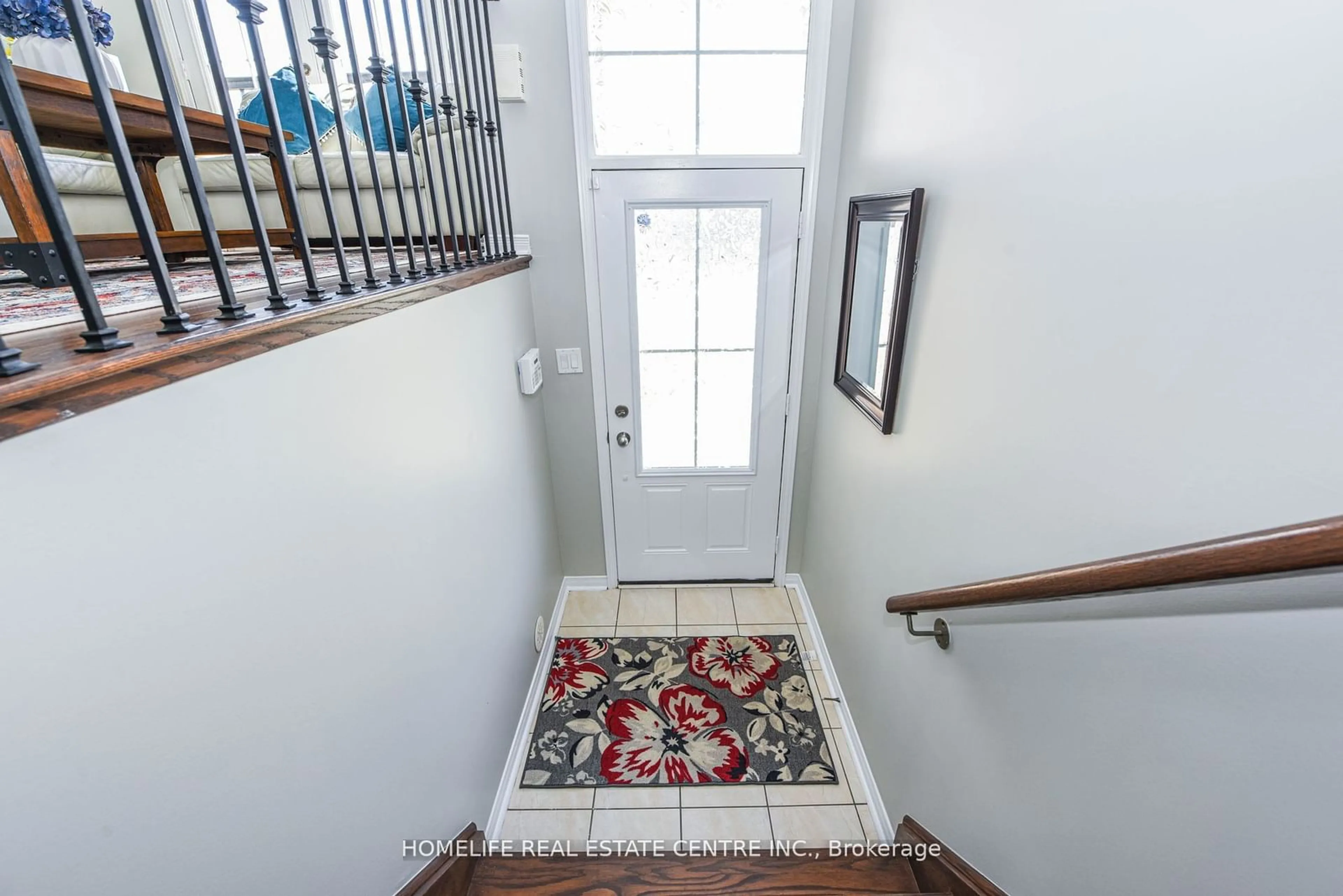 Indoor entryway for 234 Inspire Blvd, Brampton Ontario L6R 3W5